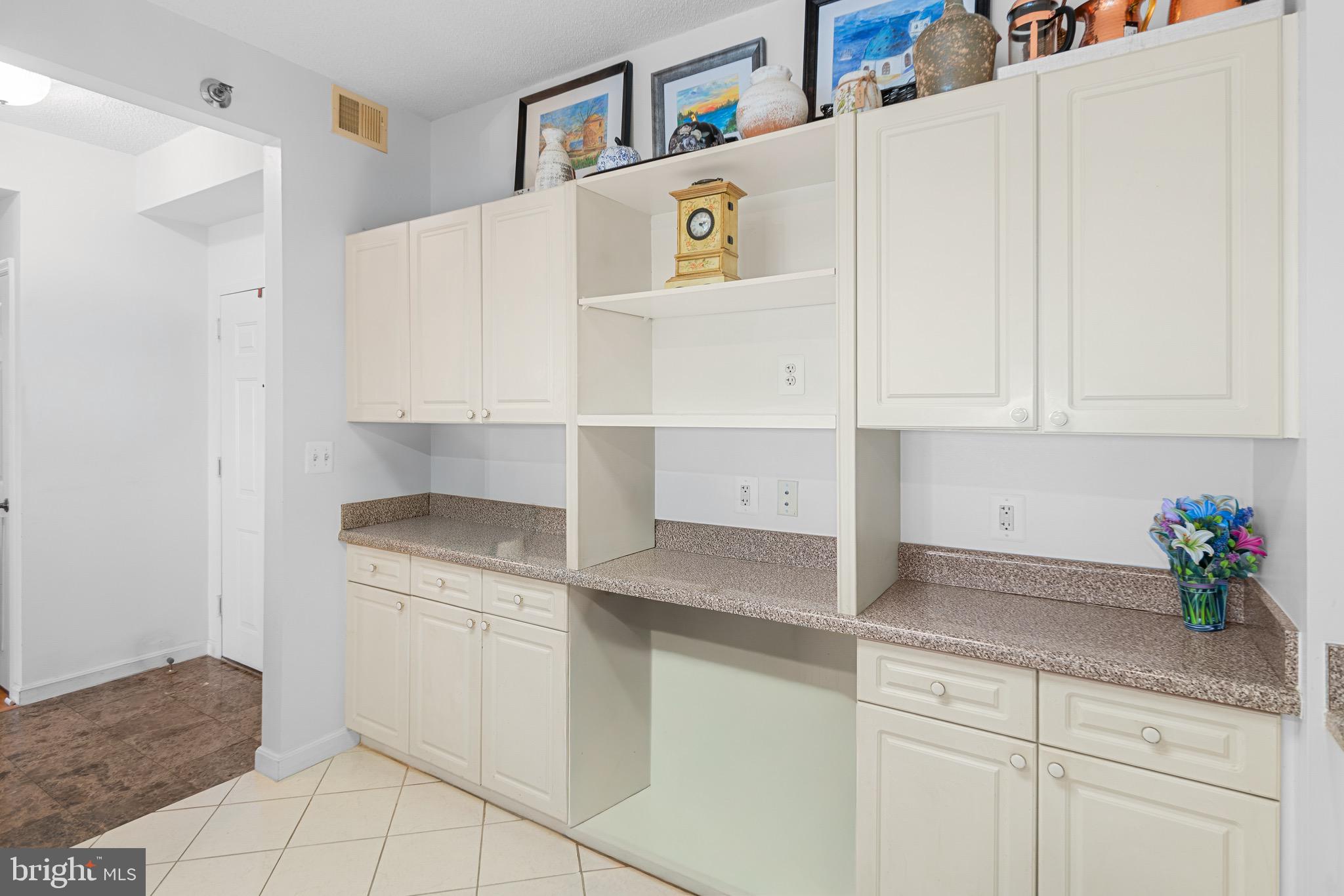 TURNBERRY COURTS AT LEIS - Residential