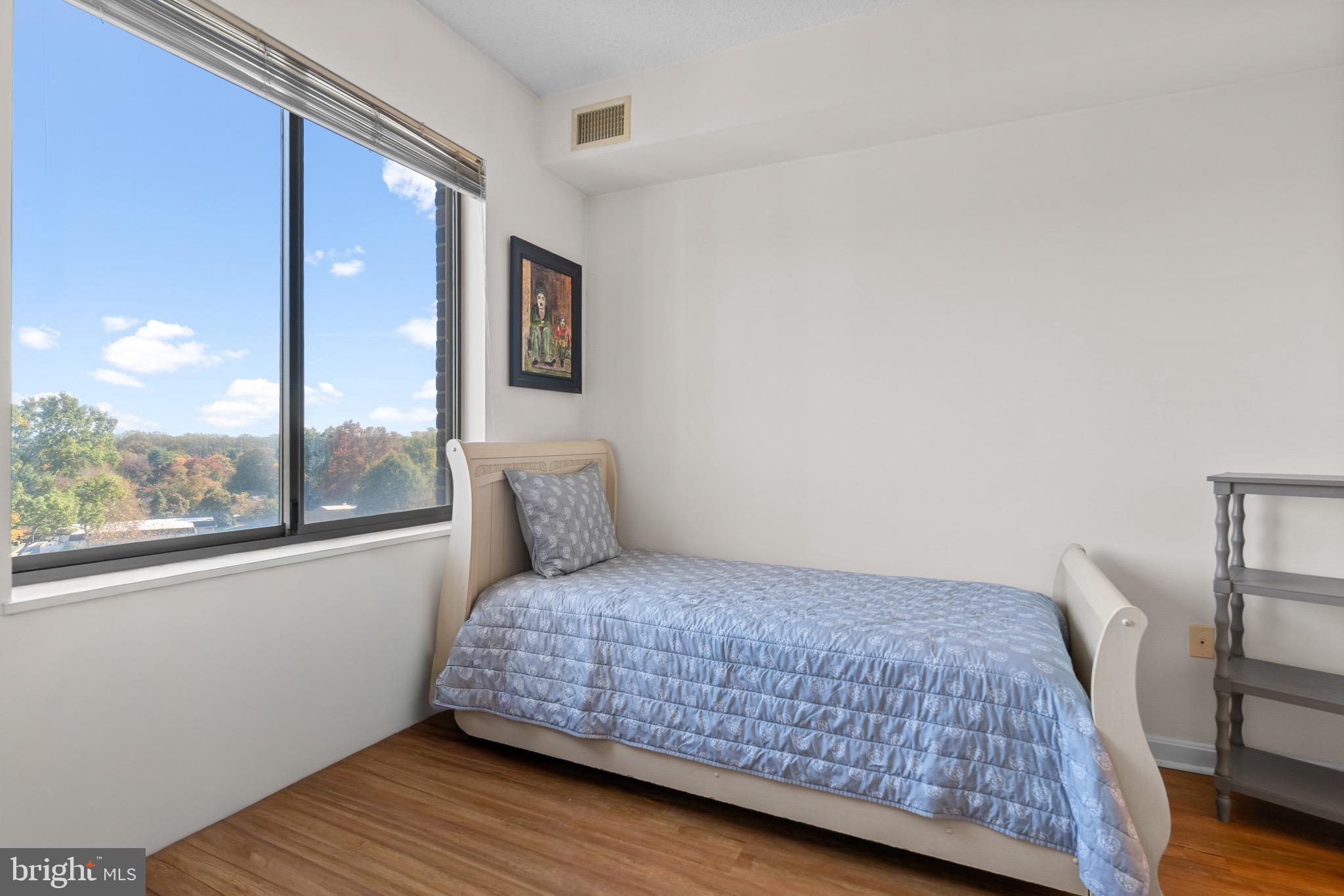 TURNBERRY COURTS AT LEIS - Residential