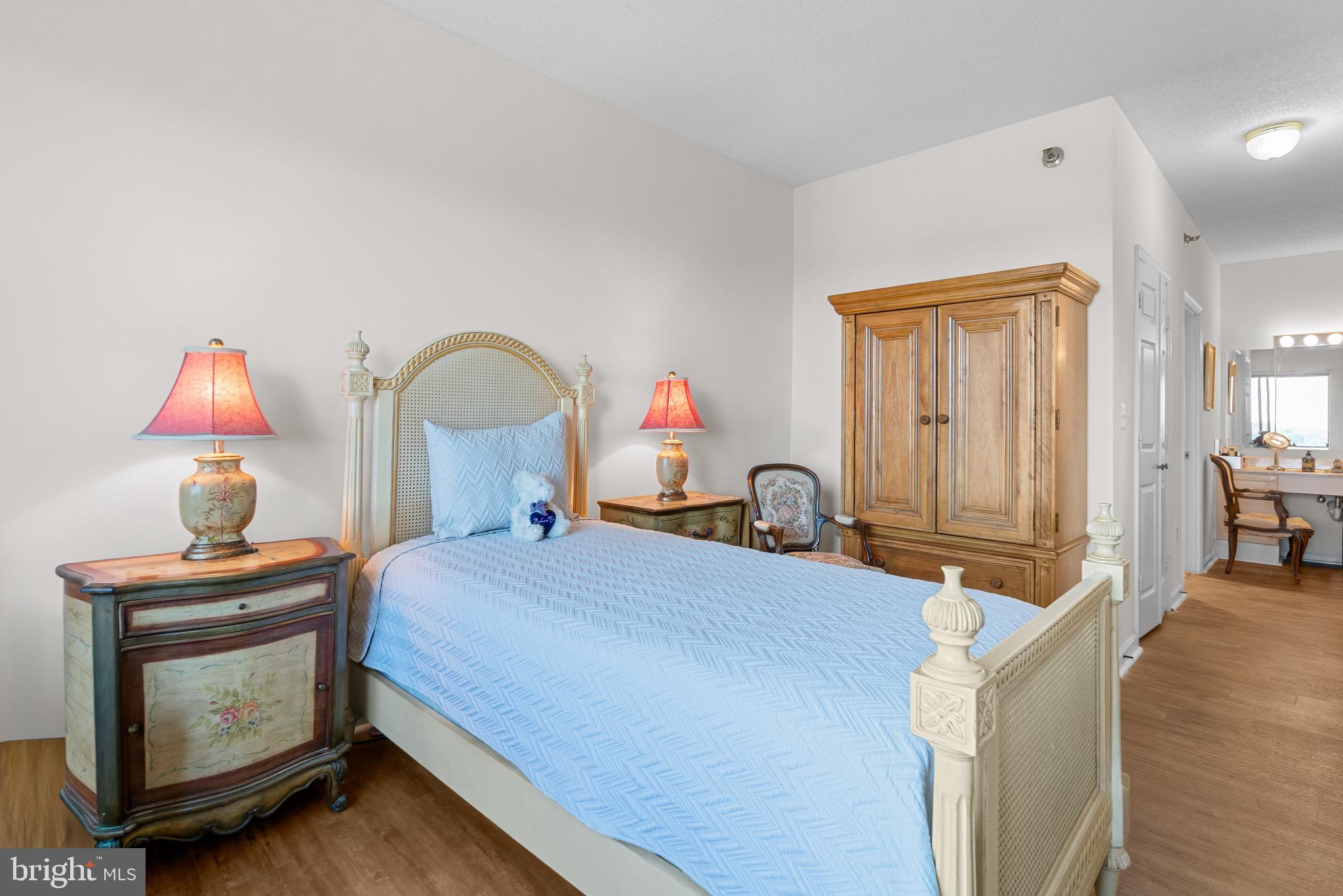 TURNBERRY COURTS AT LEIS - Residential