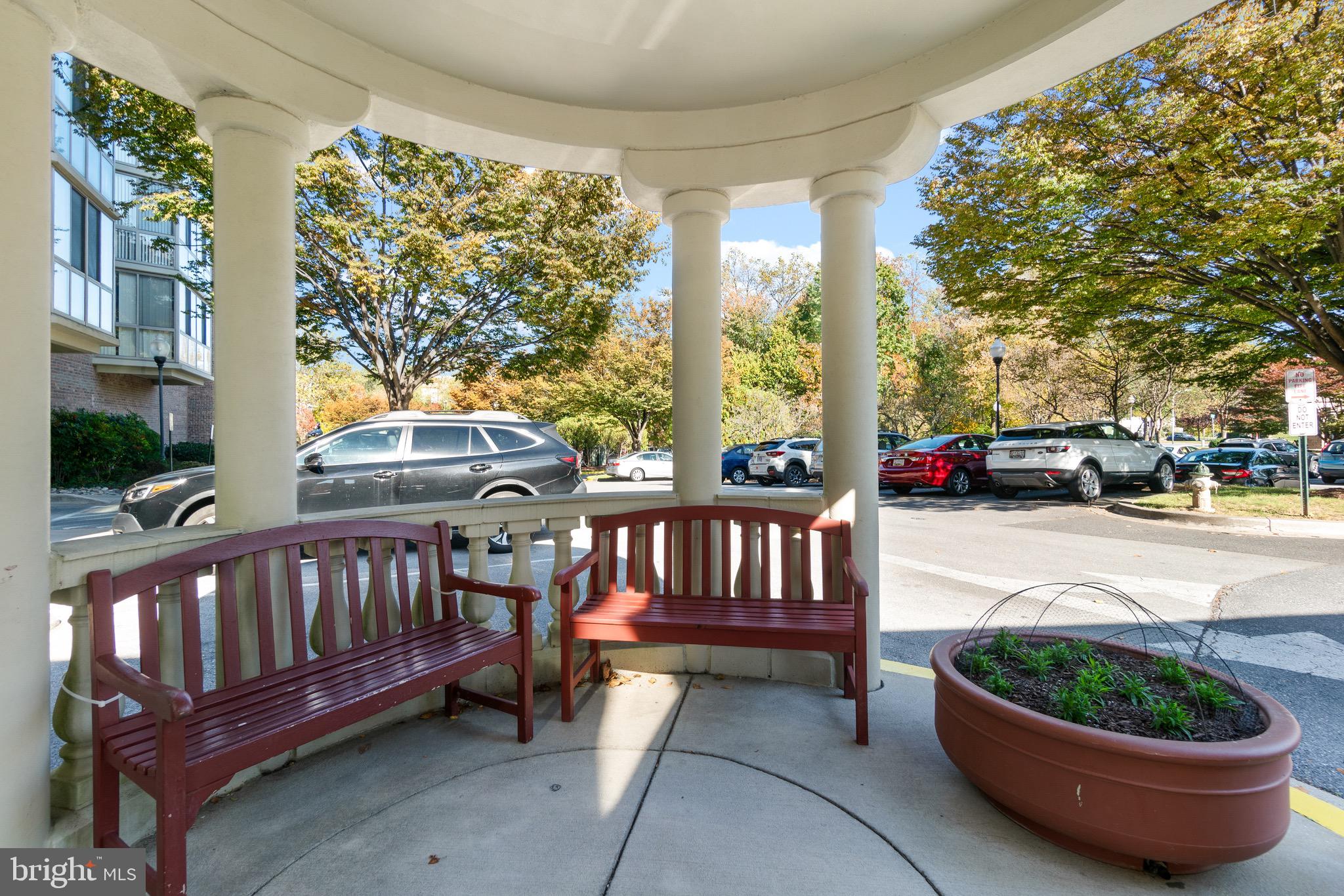 TURNBERRY COURTS AT LEIS - Residential
