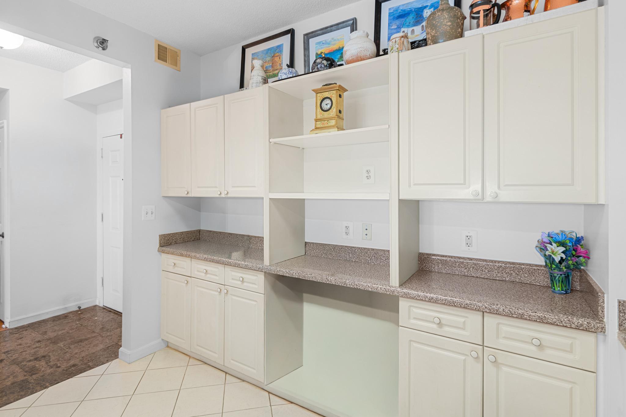 TURNBERRY COURTS AT LEIS - Residential