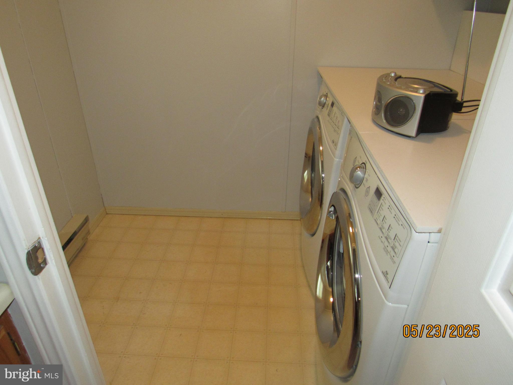 CONTINENTAL COURTS - Residential