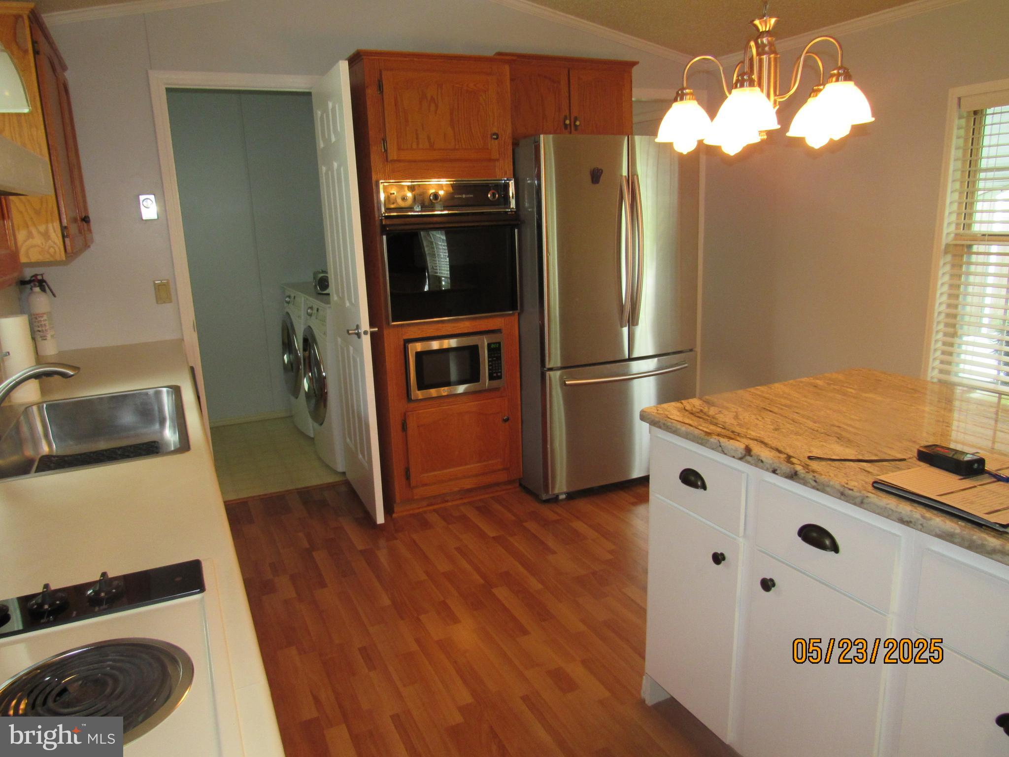 CONTINENTAL COURTS - Residential