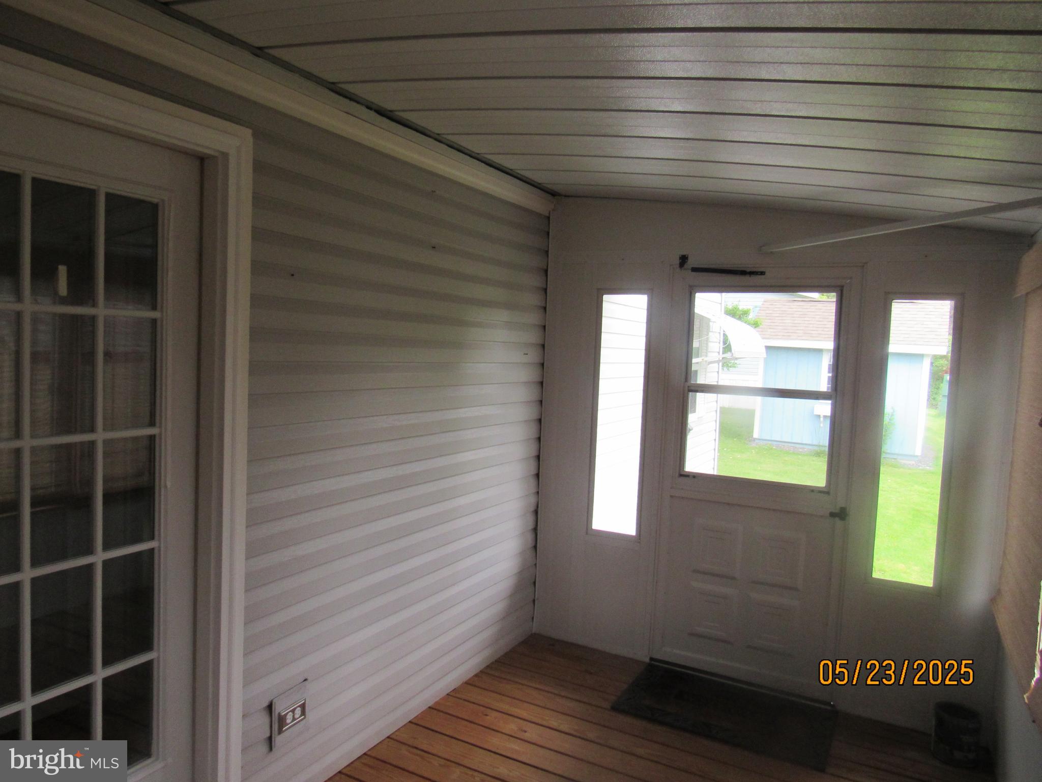 CONTINENTAL COURTS - Residential