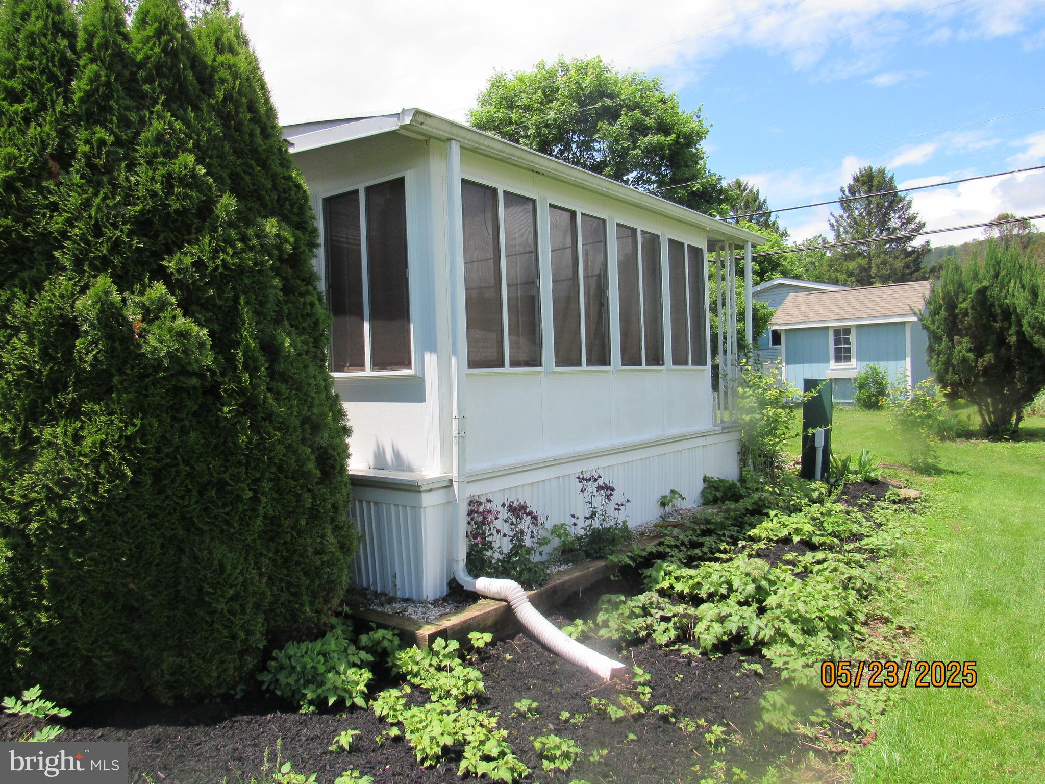 CONTINENTAL COURTS - Residential