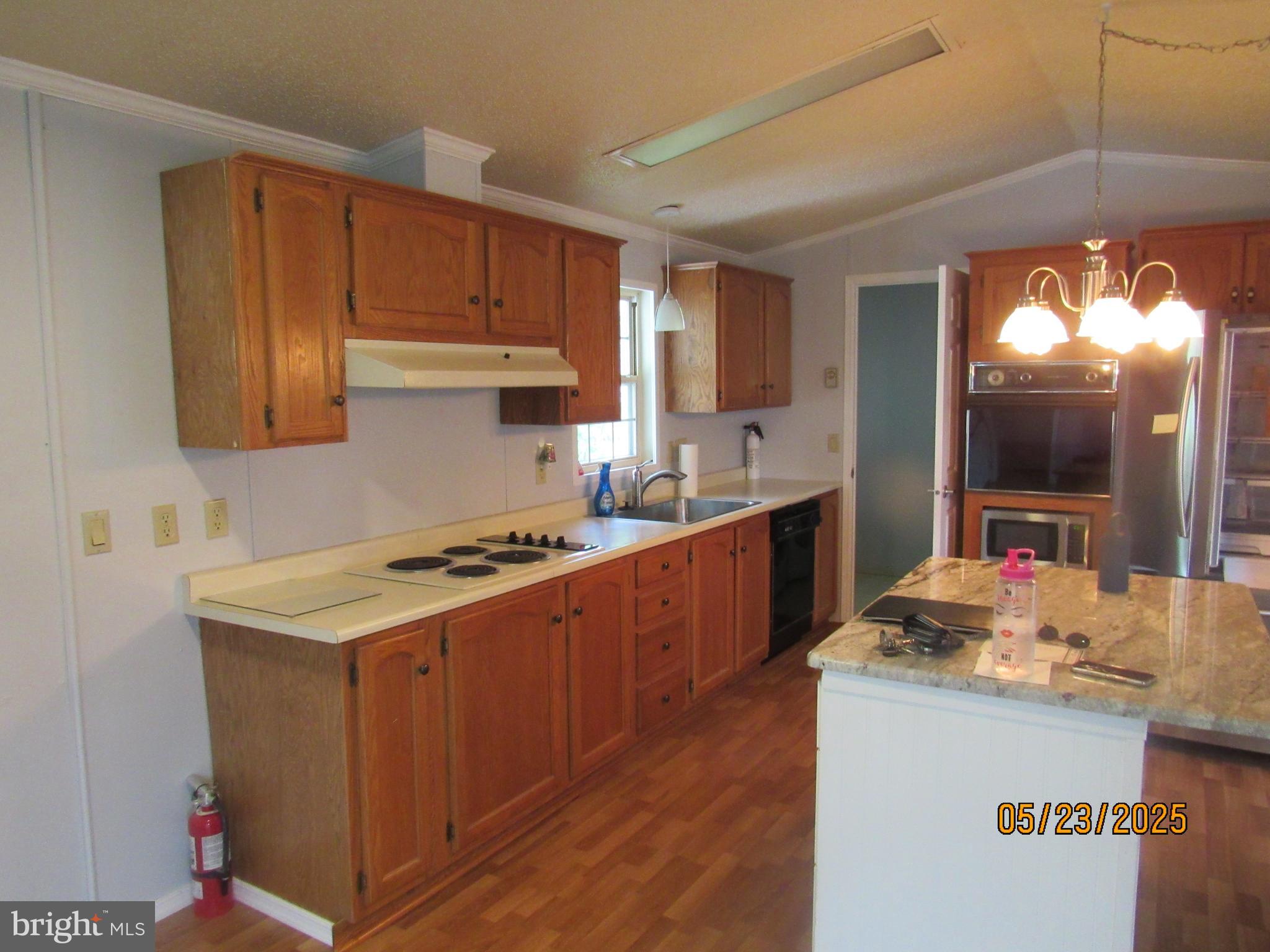 CONTINENTAL COURTS - Residential