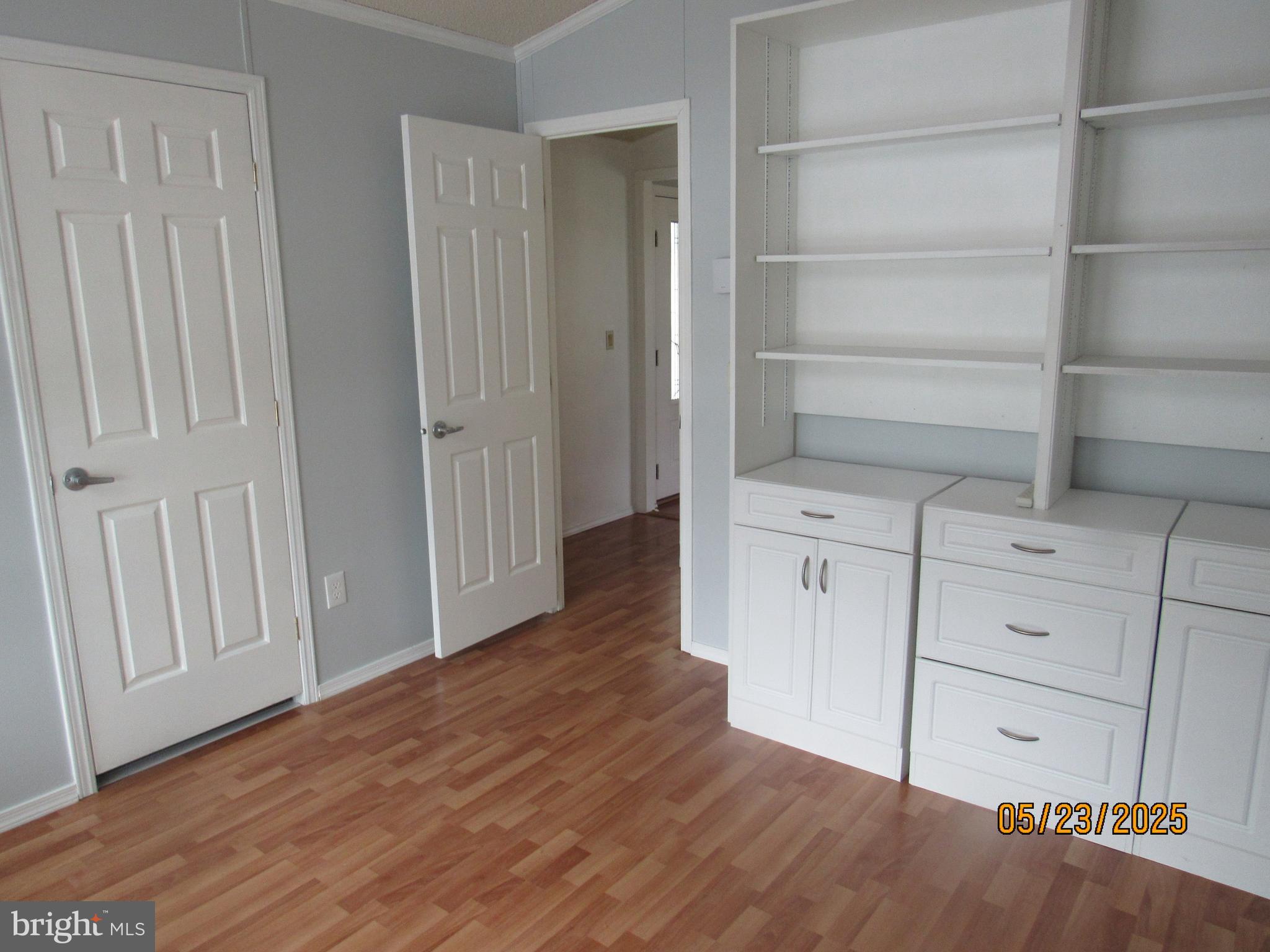 CONTINENTAL COURTS - Residential