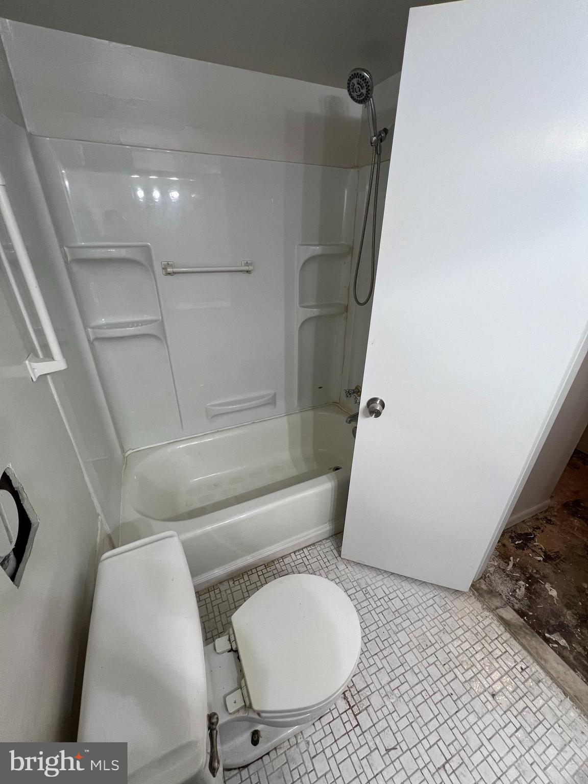 CHESNUT HILL - Residential