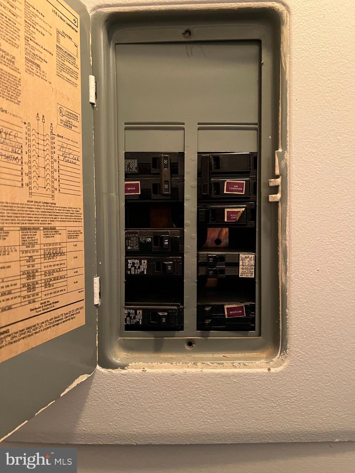 CHESNUT HILL - Residential