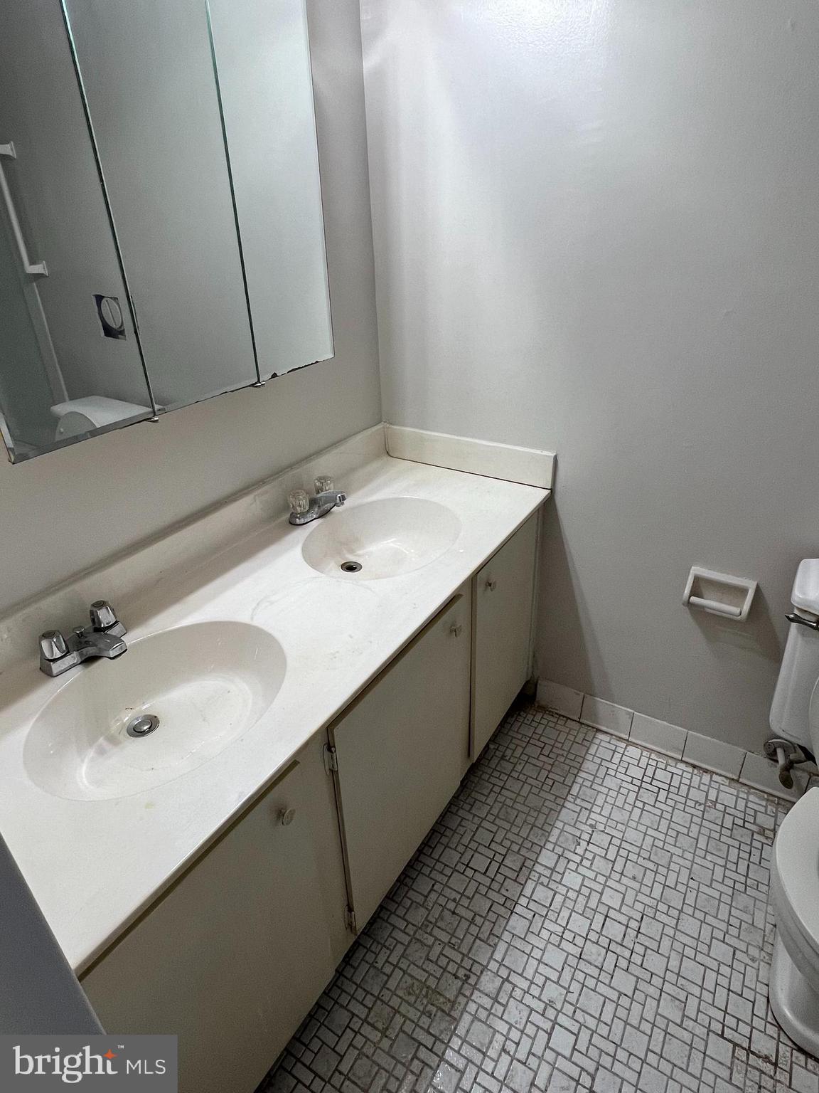 CHESNUT HILL - Residential