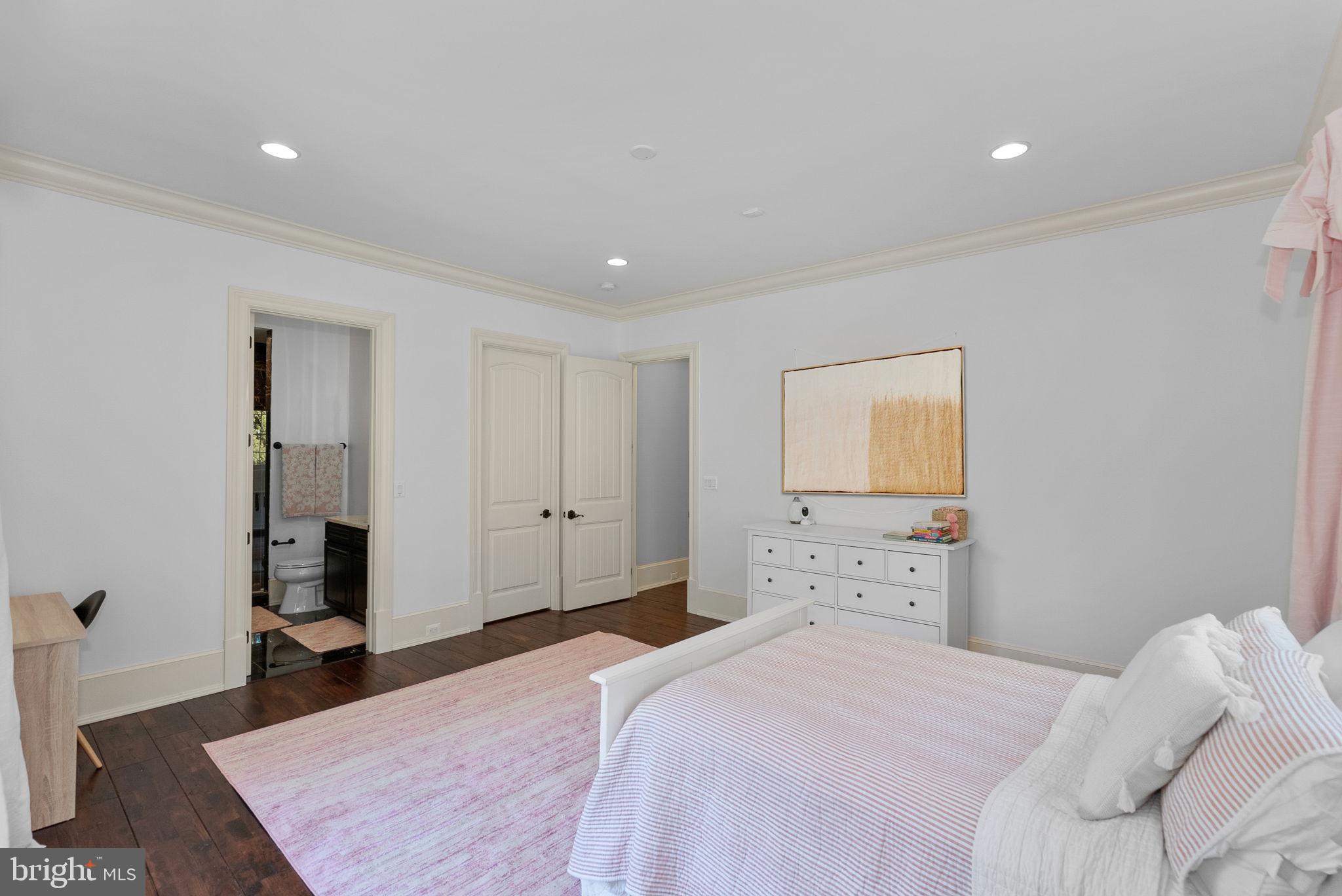 CREIGHTON FARMS - Residential