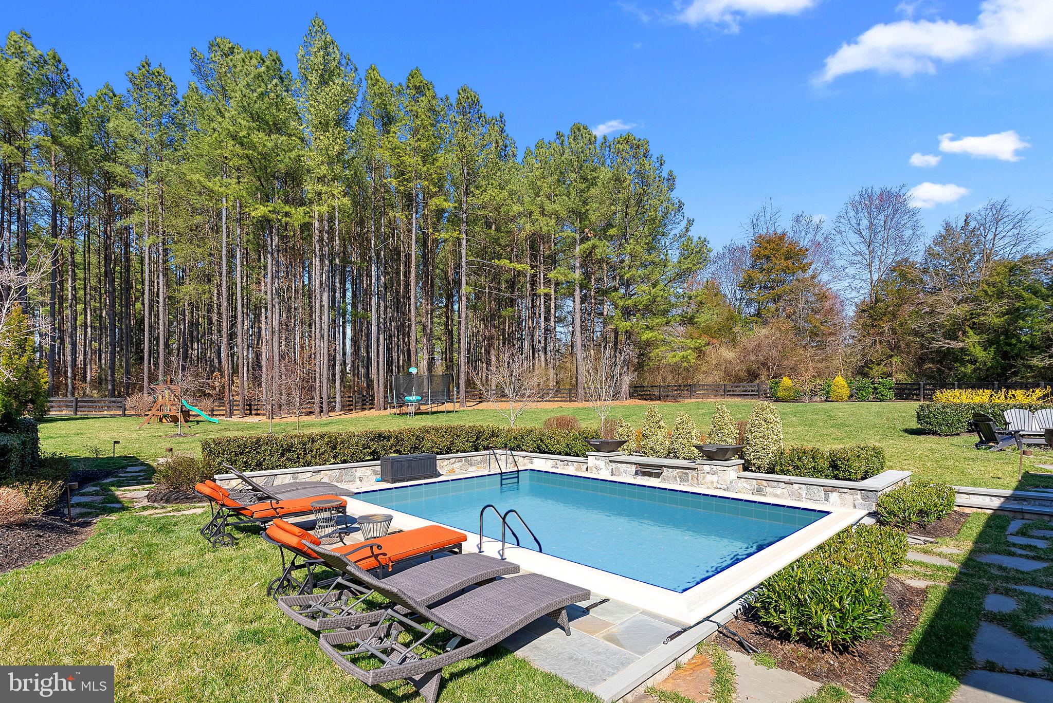 CREIGHTON FARMS - Residential