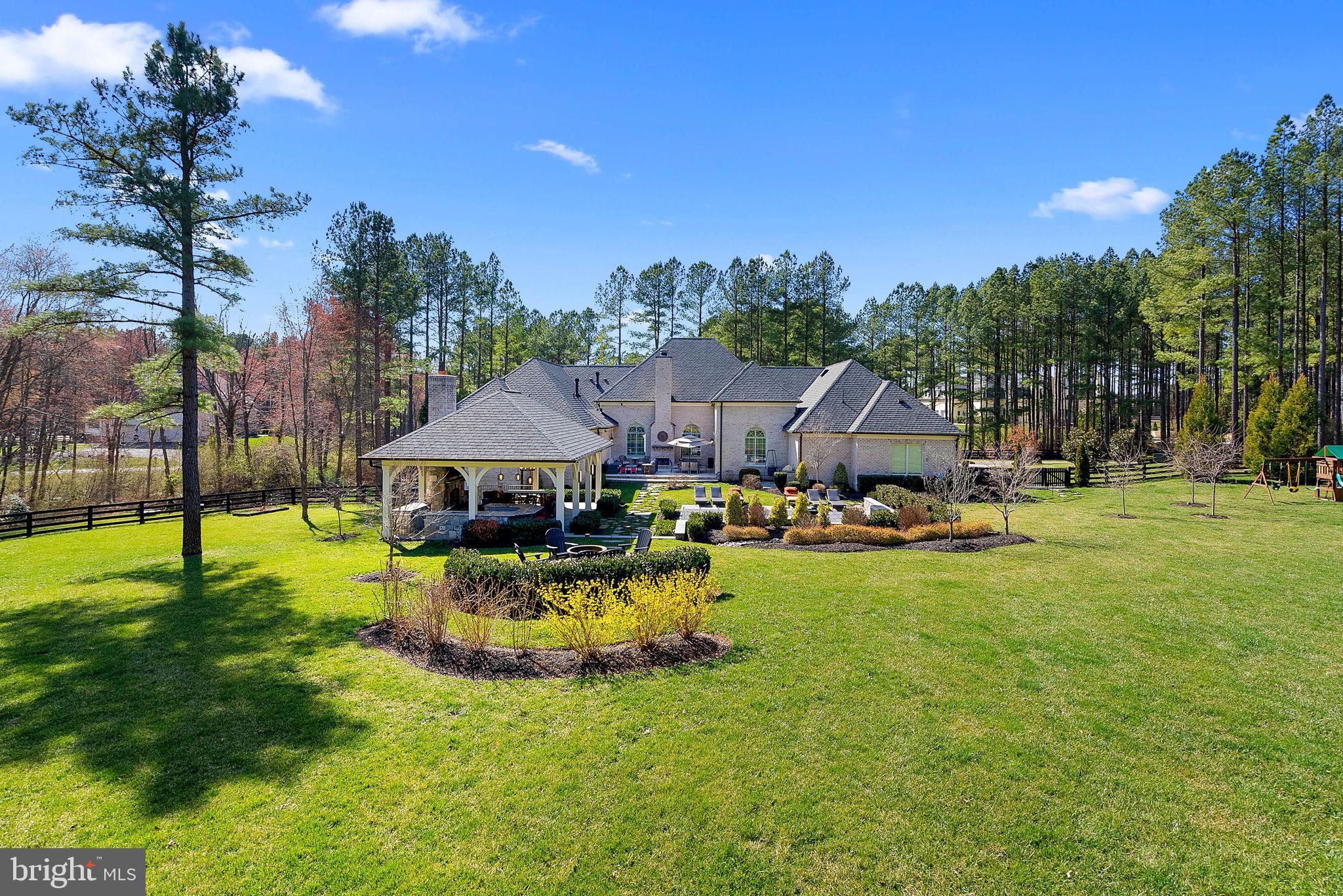 CREIGHTON FARMS - Residential