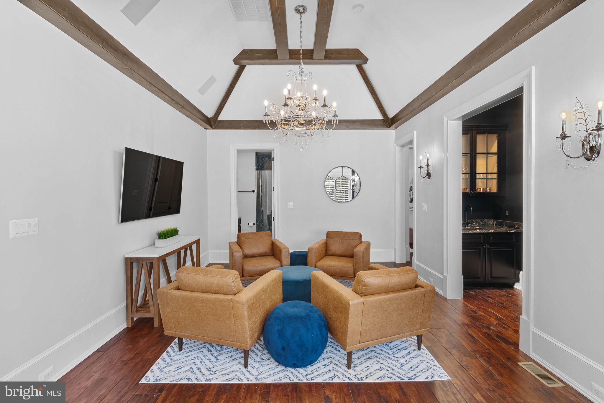 CREIGHTON FARMS - Residential