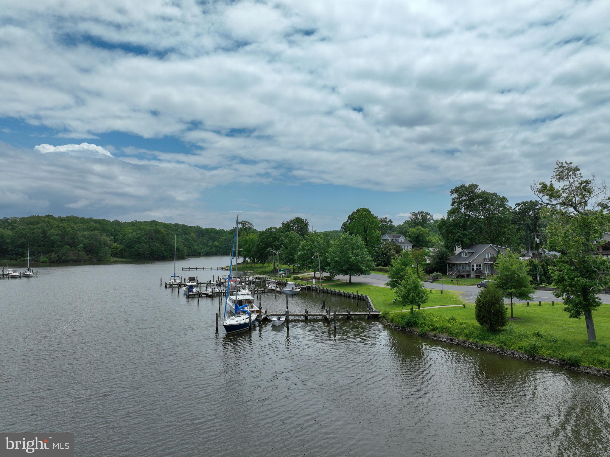 WOODLAND BEACH - Residential