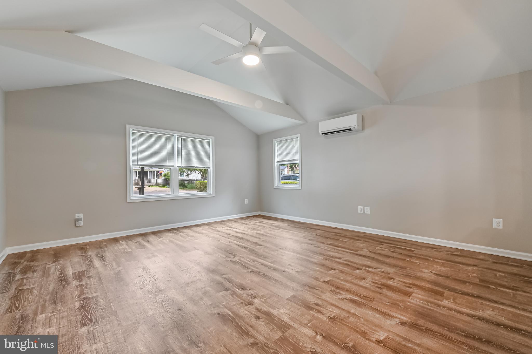 405 BAYVIEW DRIVE