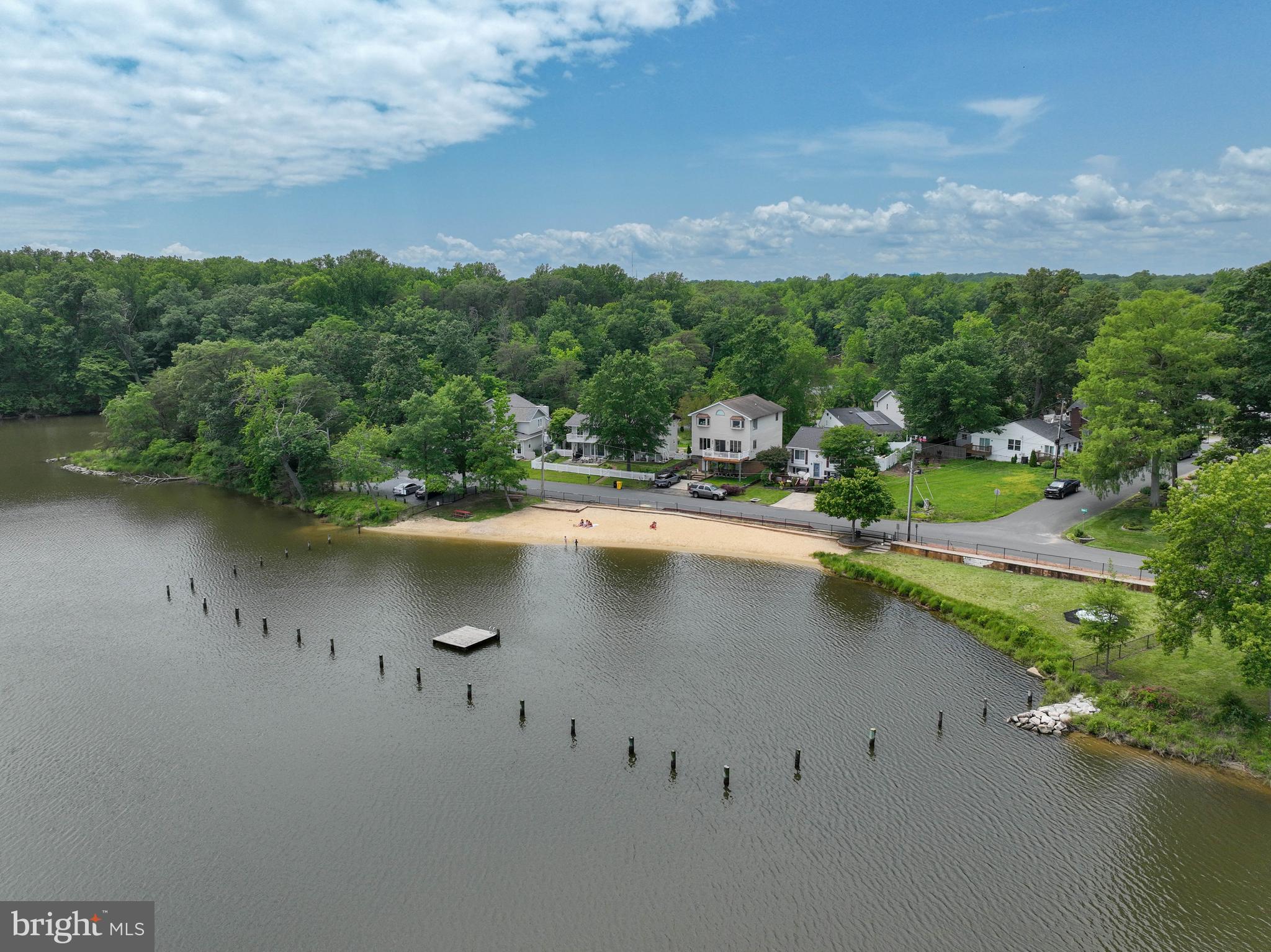 WOODLAND BEACH - Residential