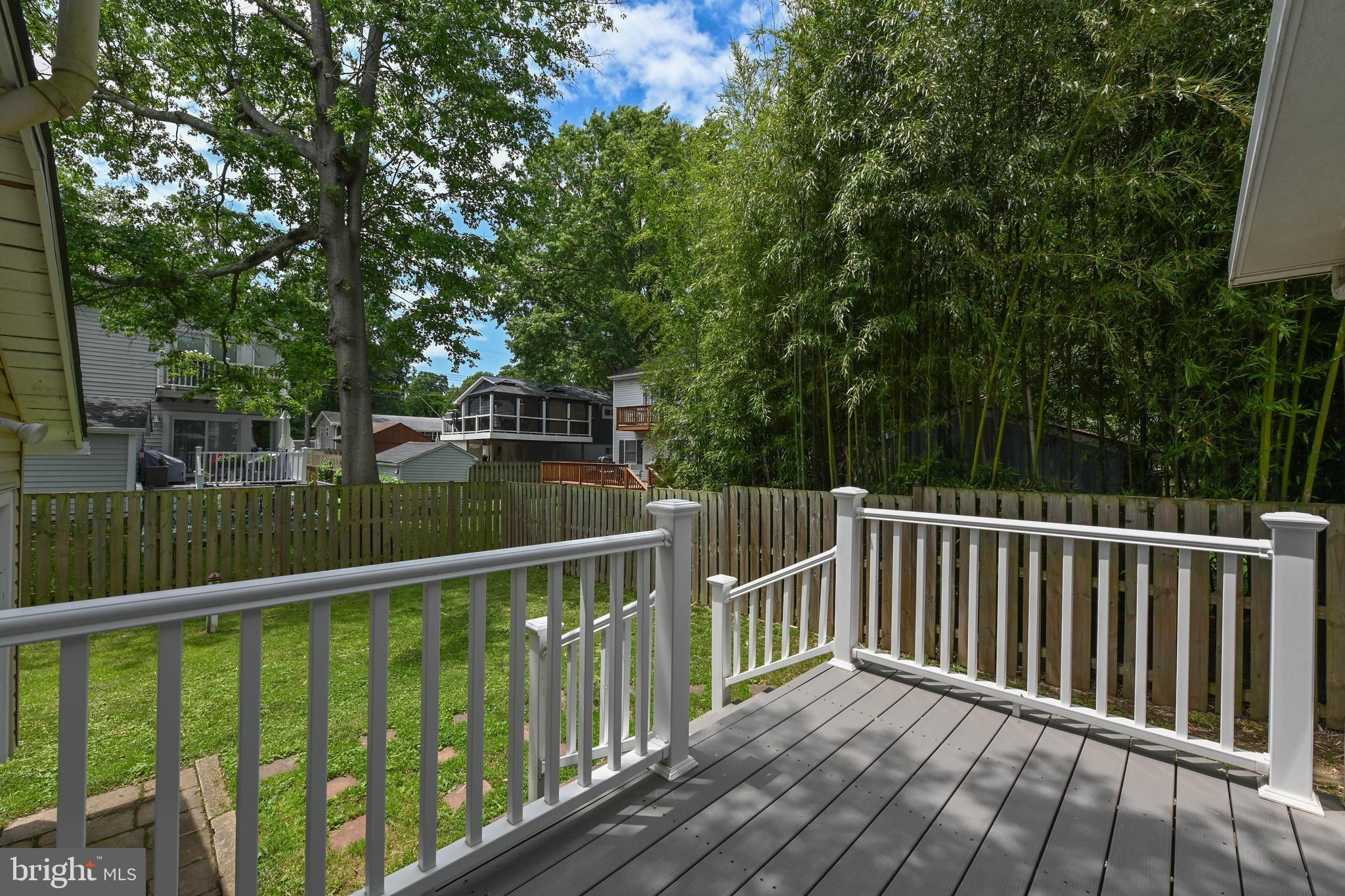 WOODLAND BEACH - Residential