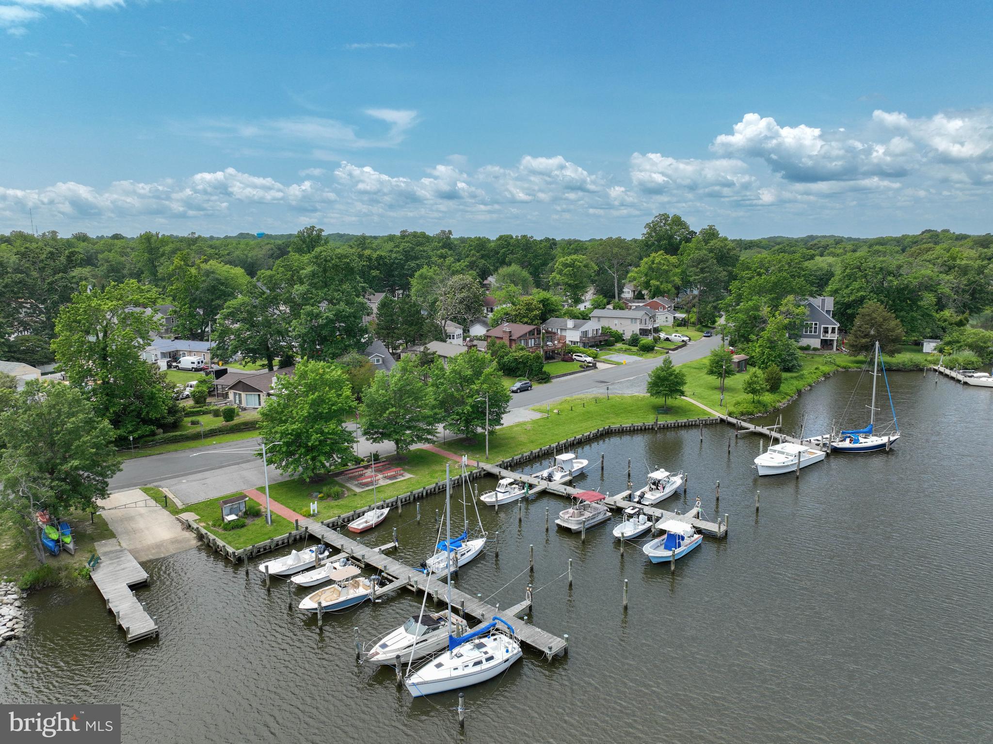 WOODLAND BEACH - Residential