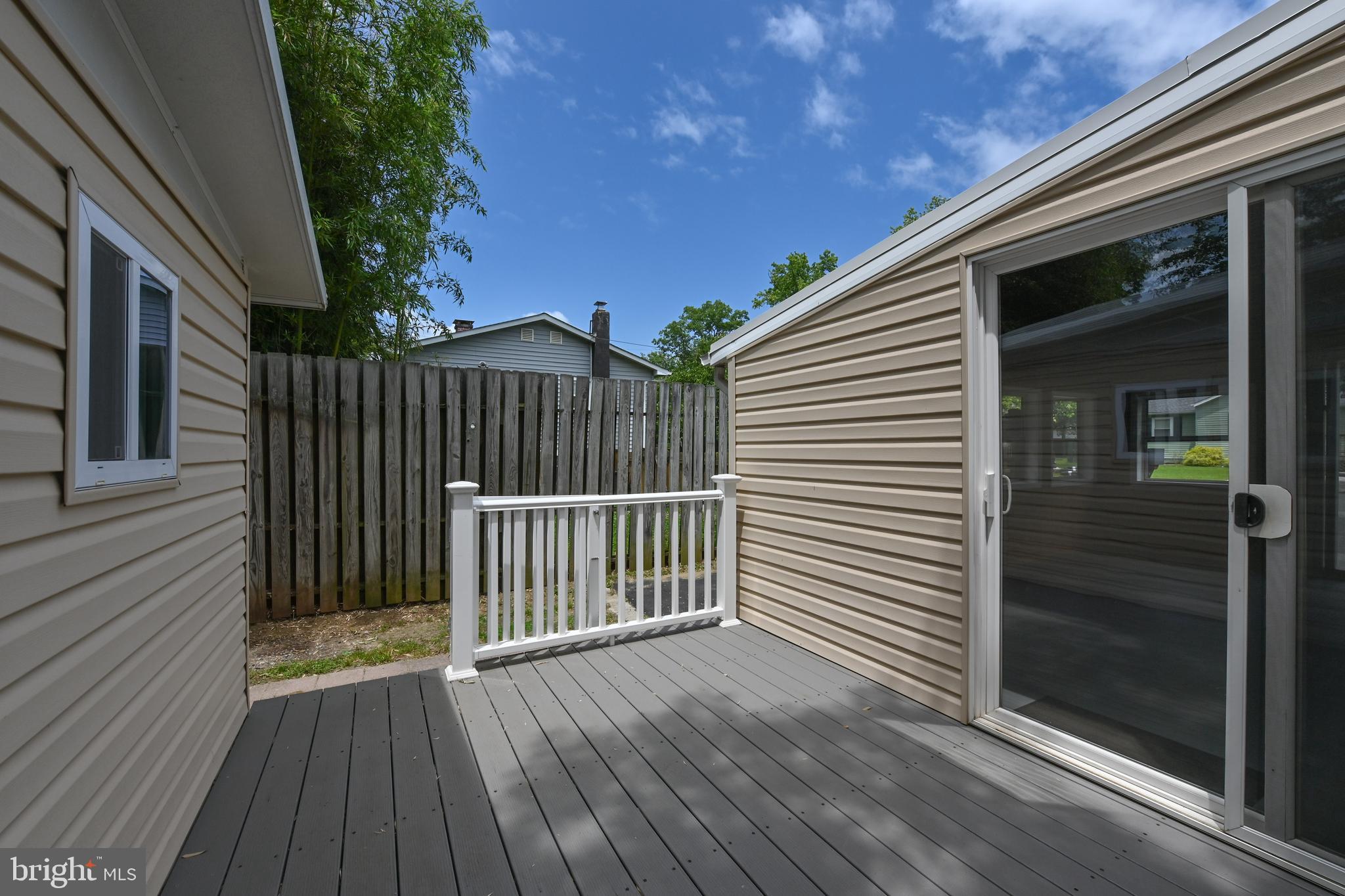 WOODLAND BEACH - Residential