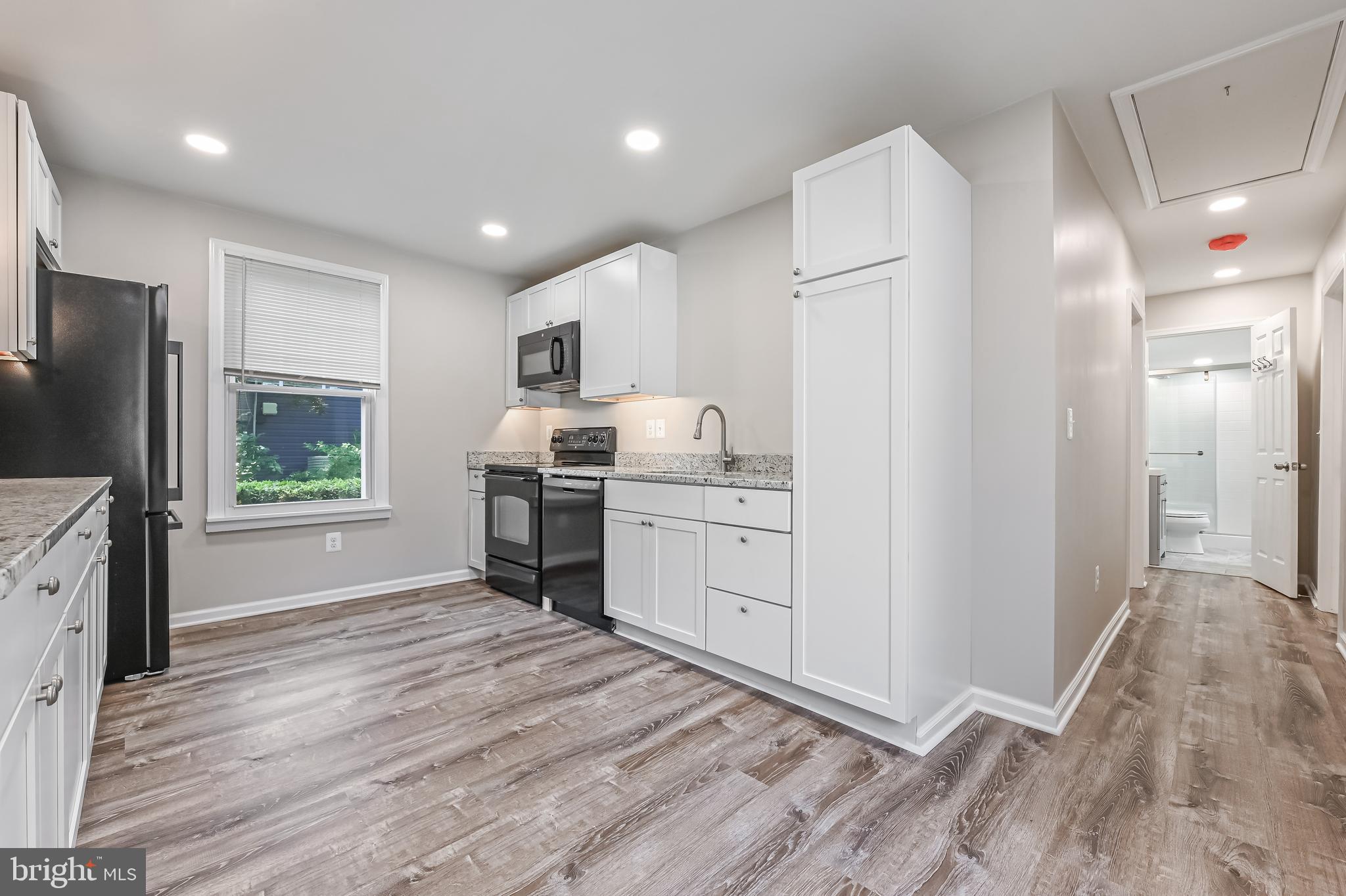 405 BAYVIEW DRIVE