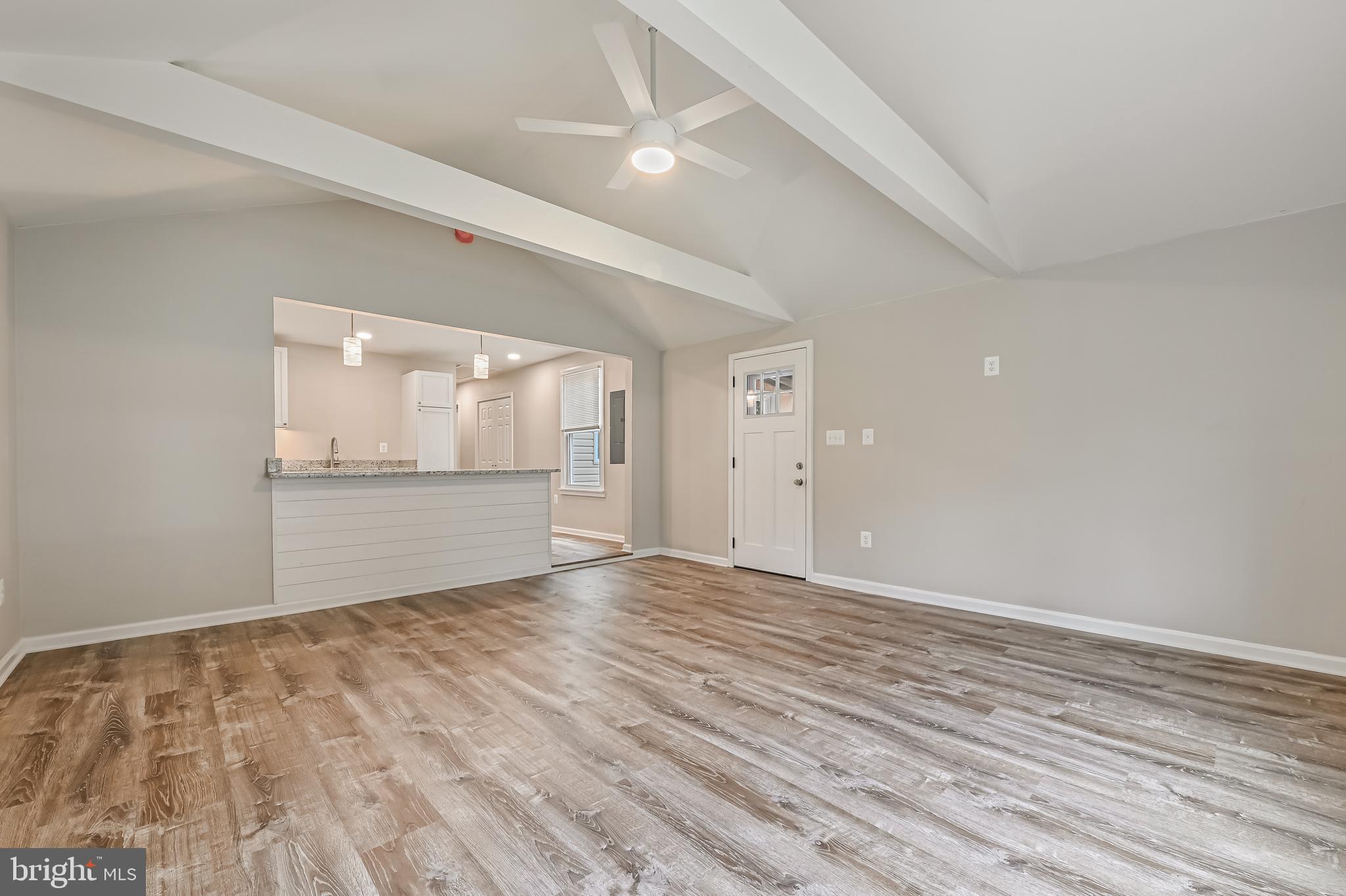 405 BAYVIEW DRIVE