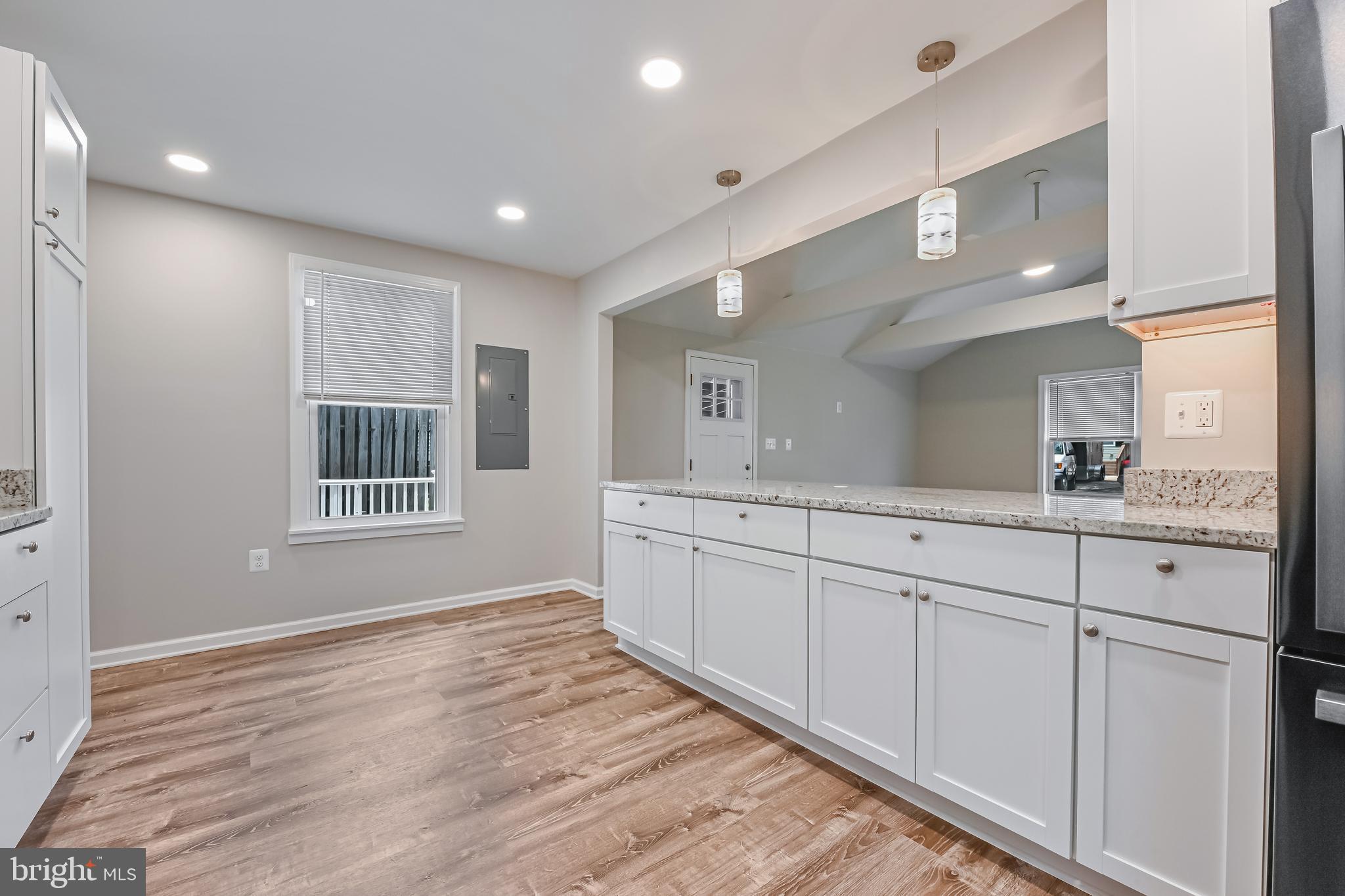 WOODLAND BEACH - Residential