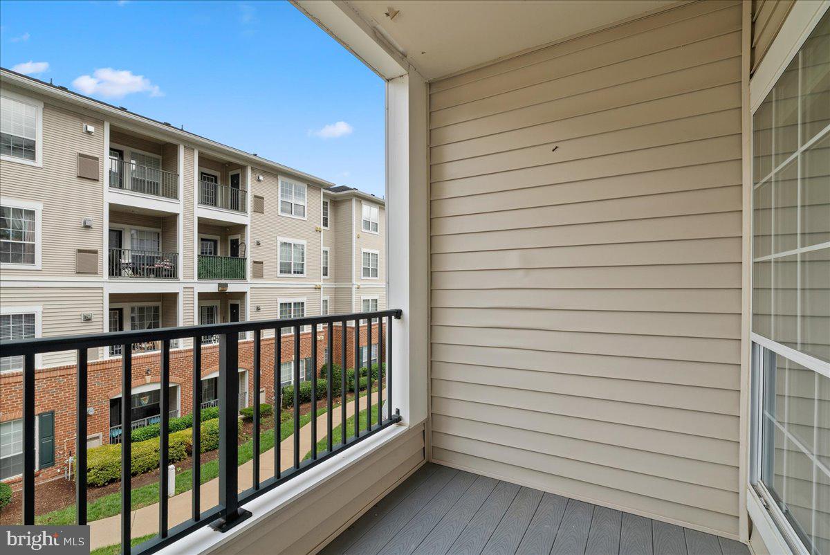 EXCHANGE AT VAN DORN - Residential Lease