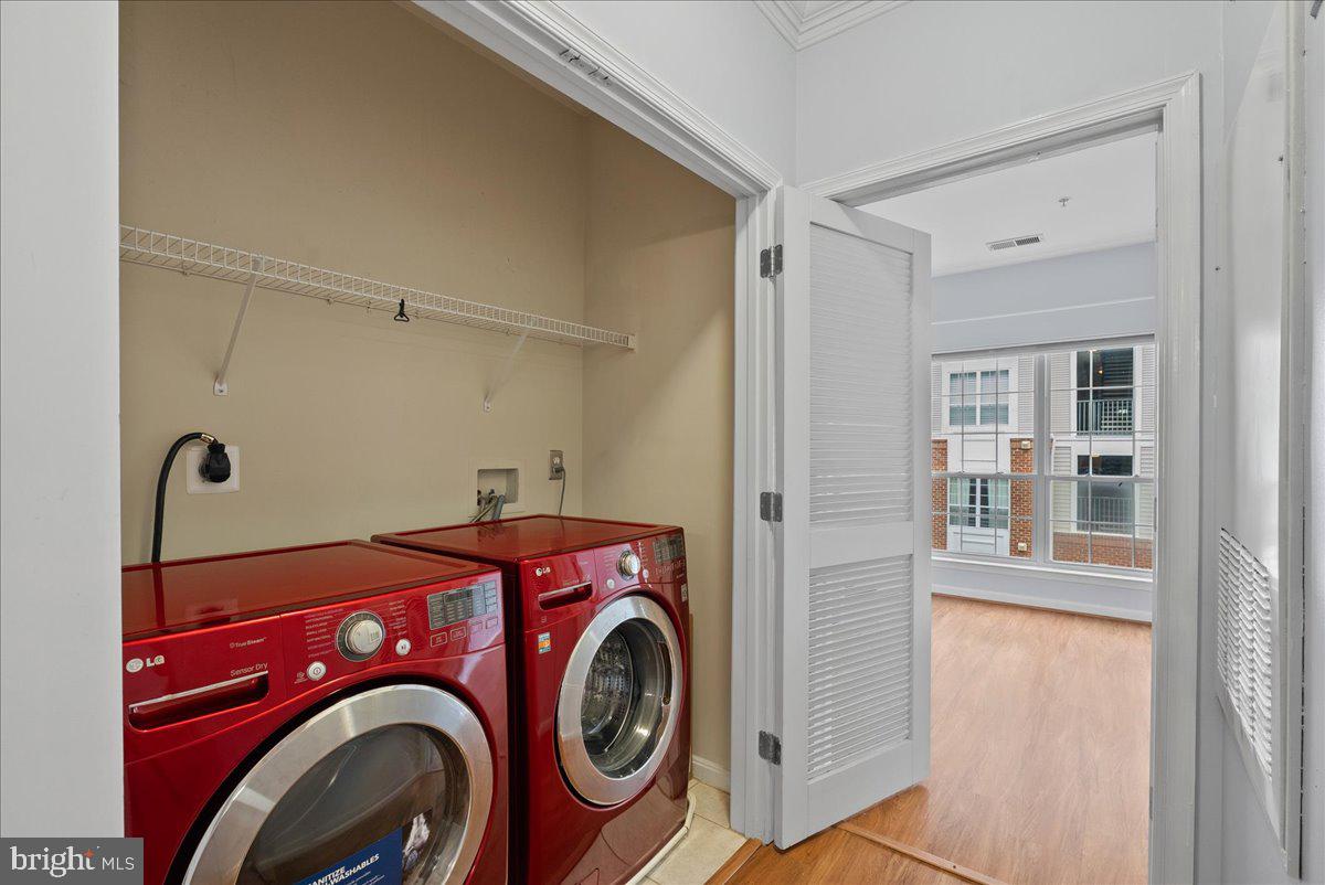 EXCHANGE AT VAN DORN - Residential Lease