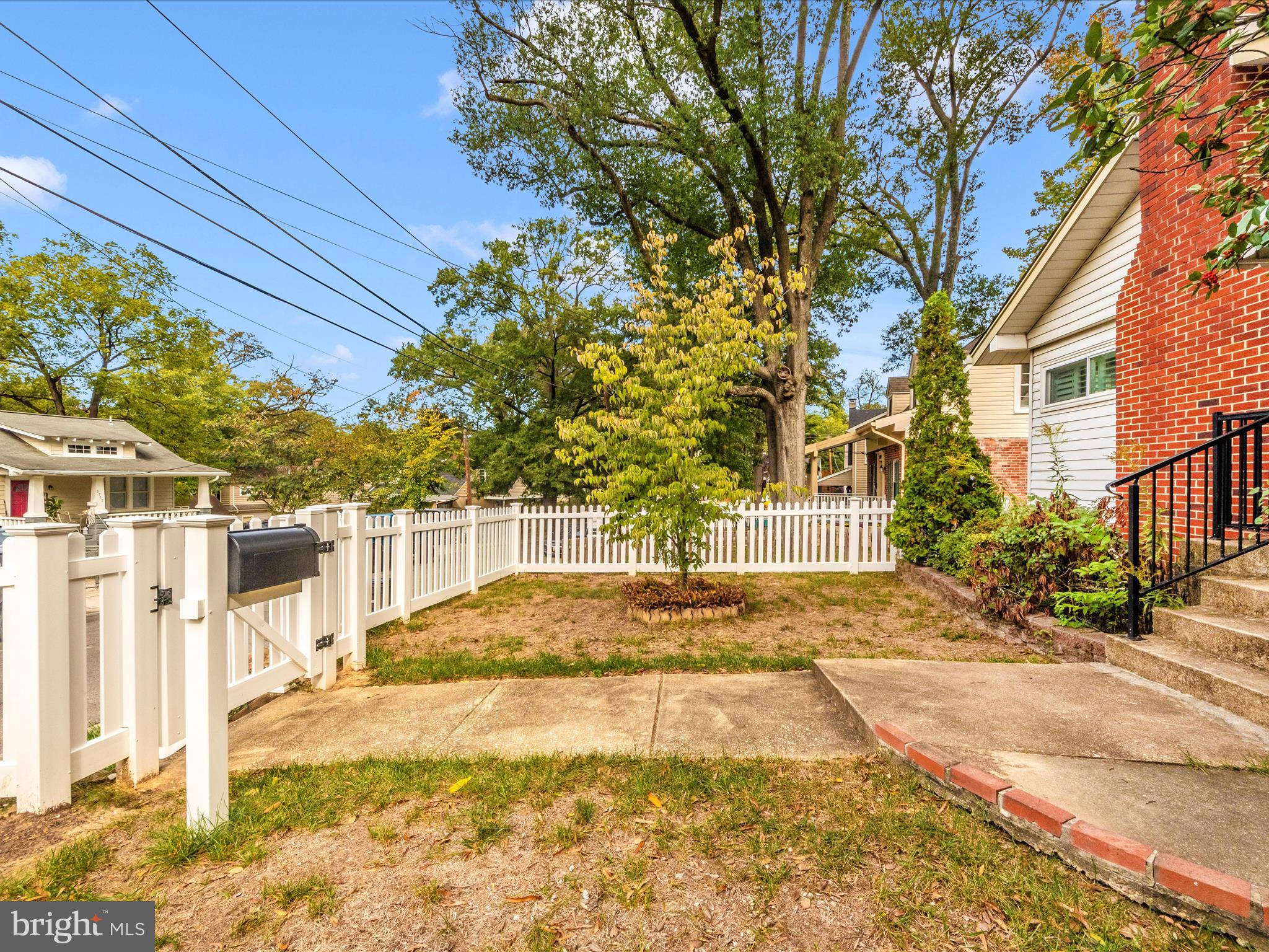 HYATTSVILLE HILLS - Residential