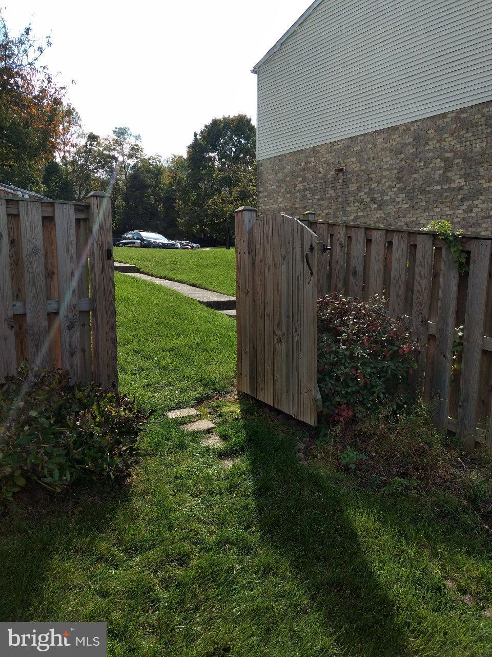 CARLTON SQUARE - Residential