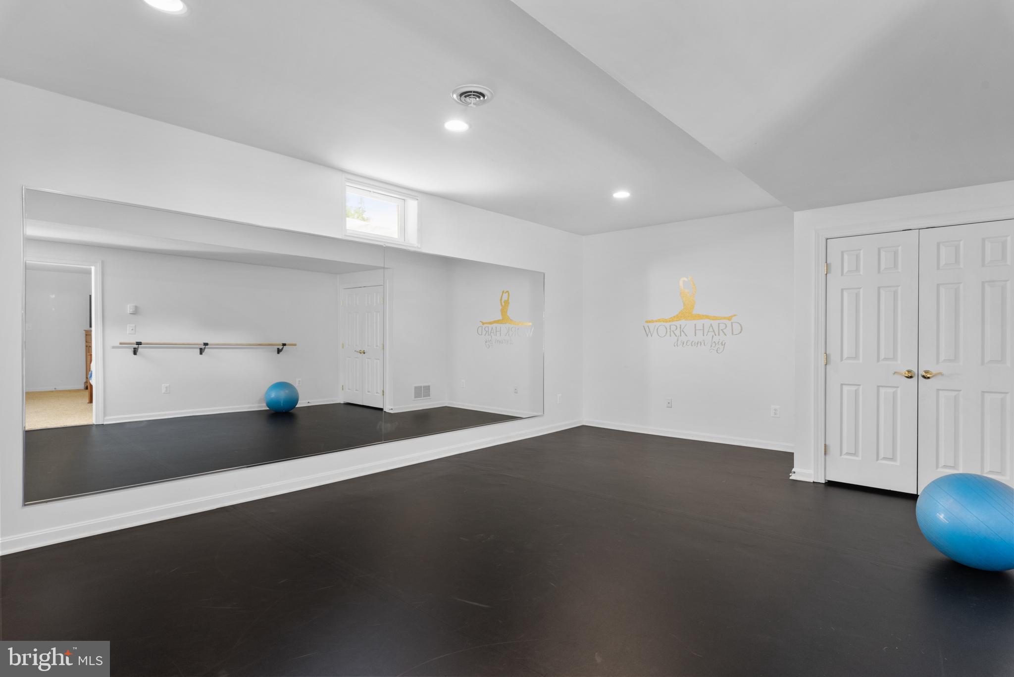 WINDSOR RIDGE - Residential