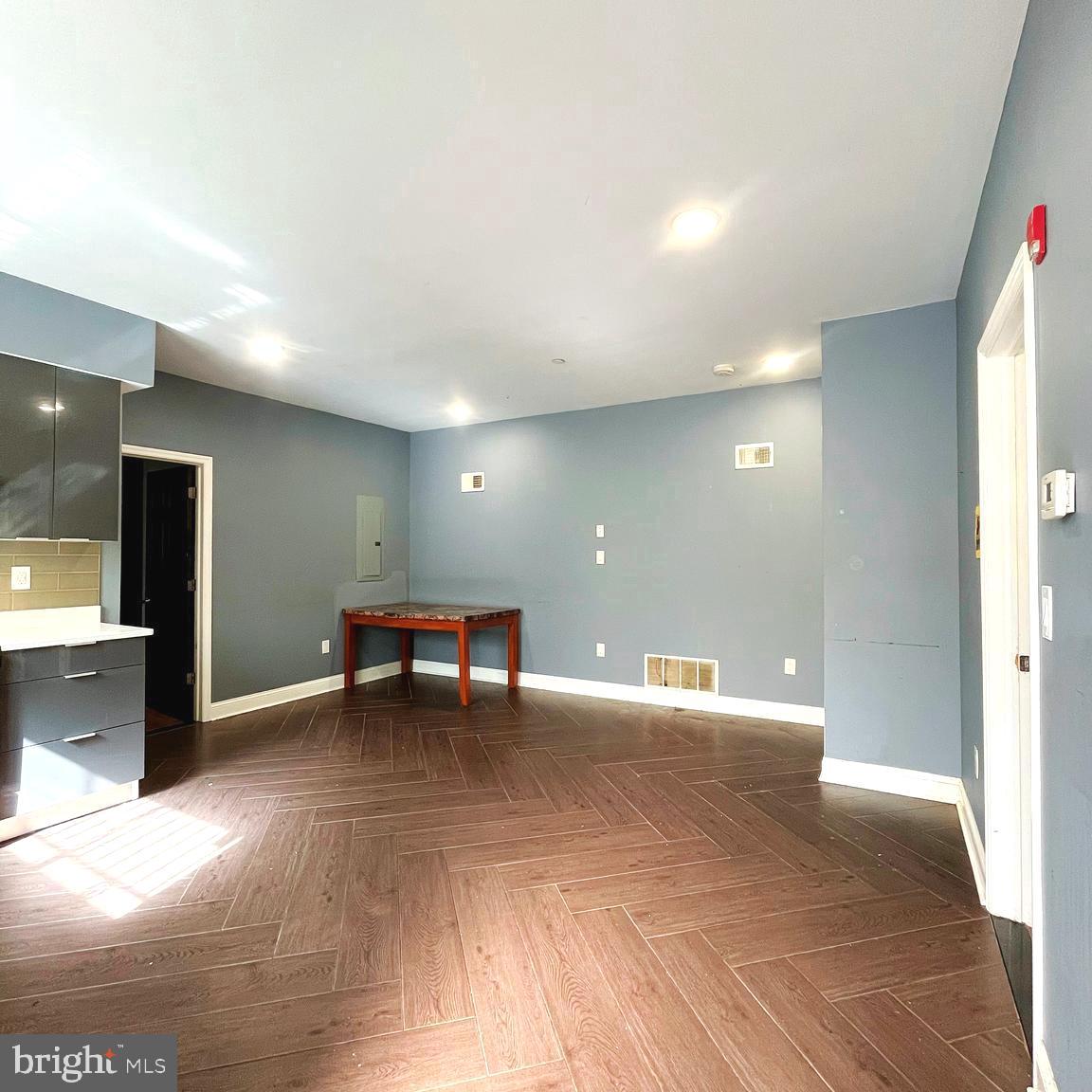 1306 N CARLISLE STREET 8 1