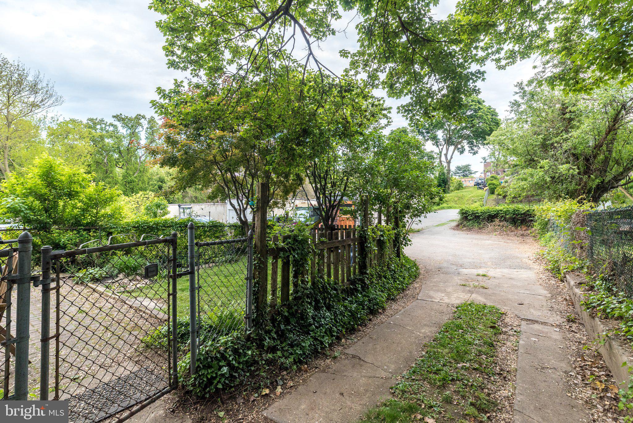 ROXBOROUGH - Residential