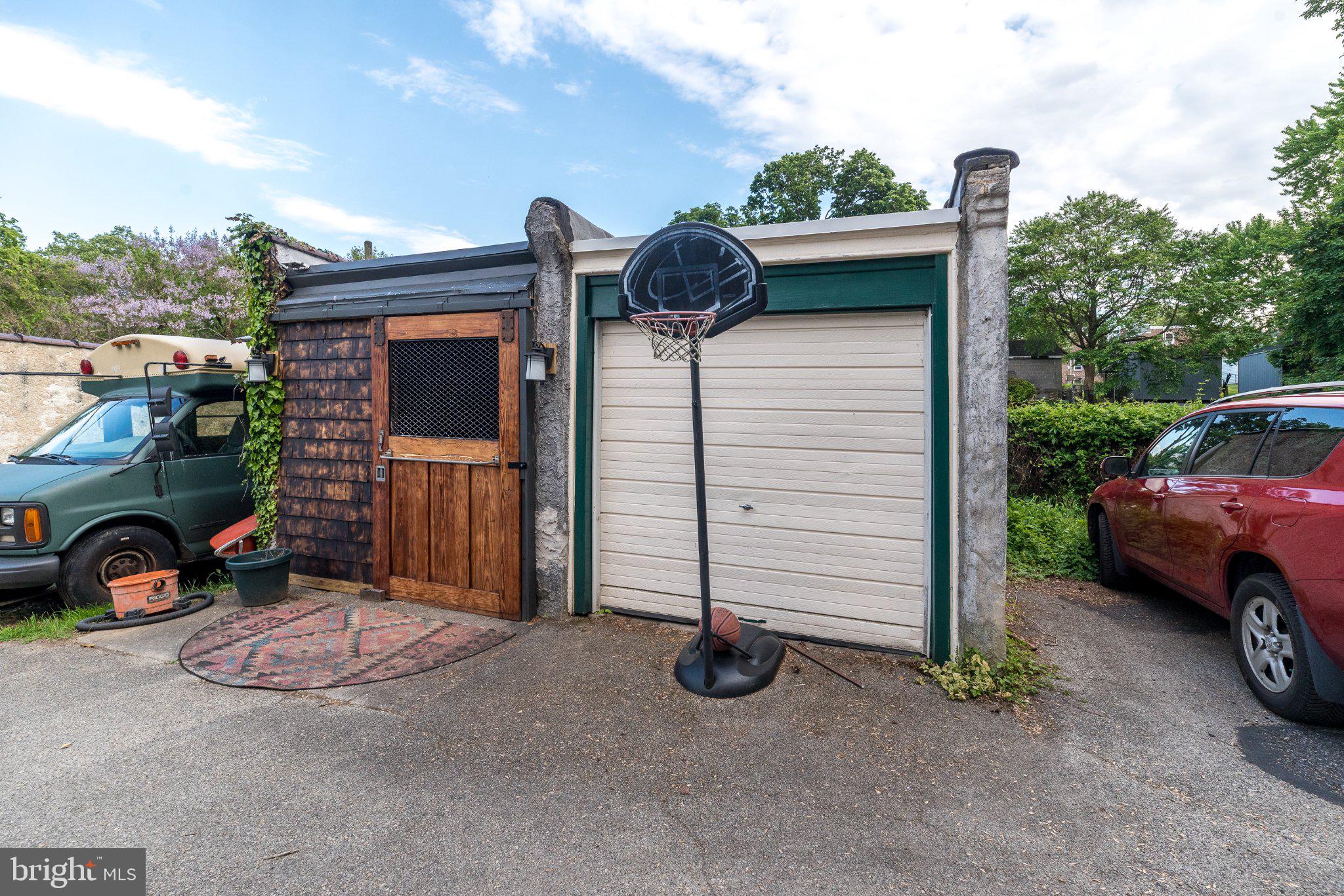 ROXBOROUGH - Residential