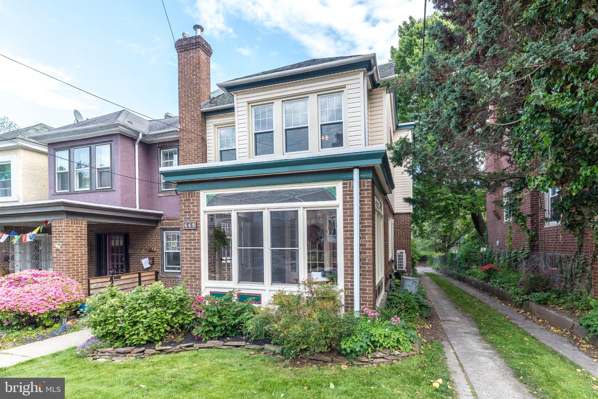 ROXBOROUGH - Residential