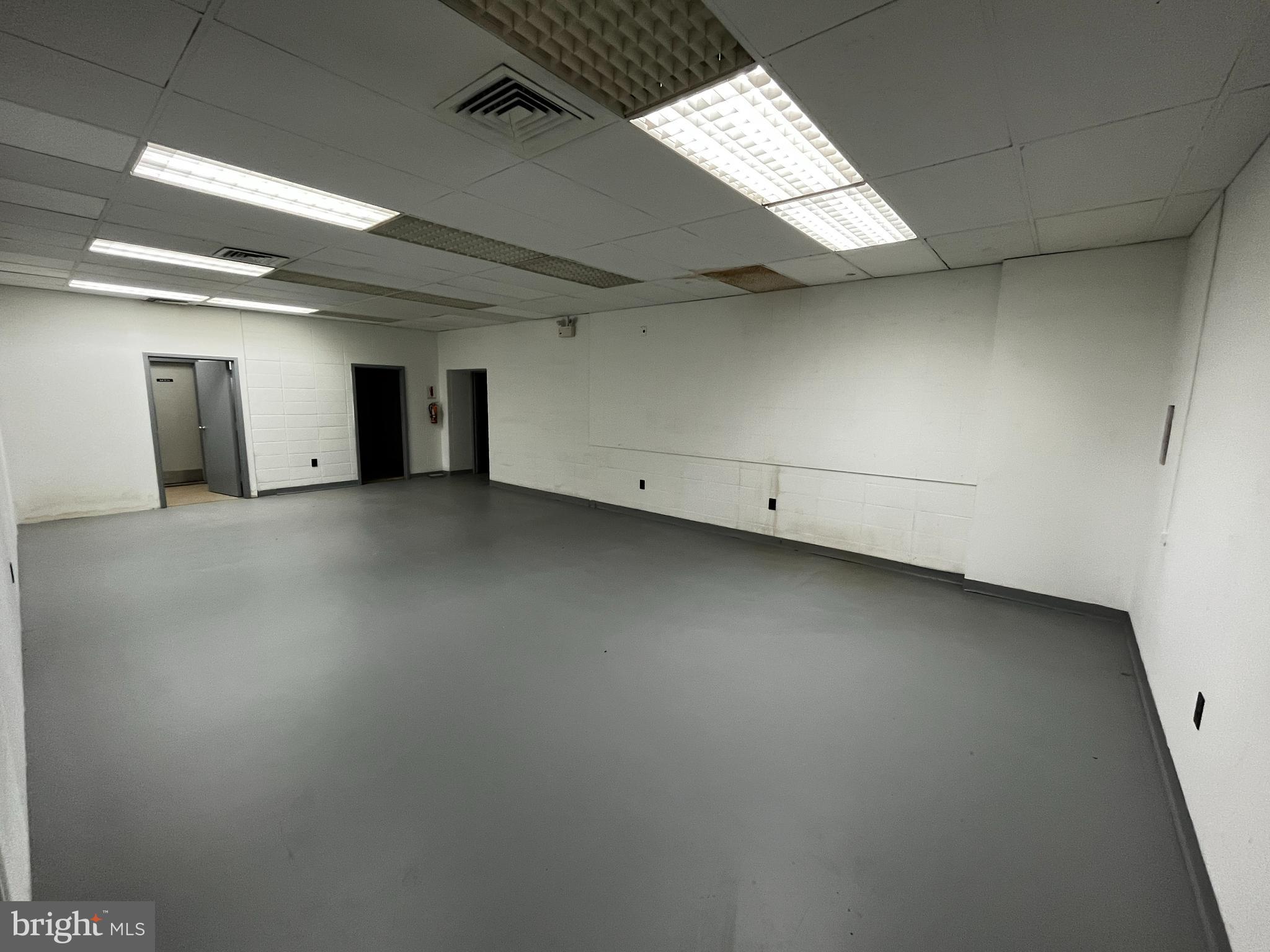 AIRPORT BSNS CMPUS - Commercial Lease