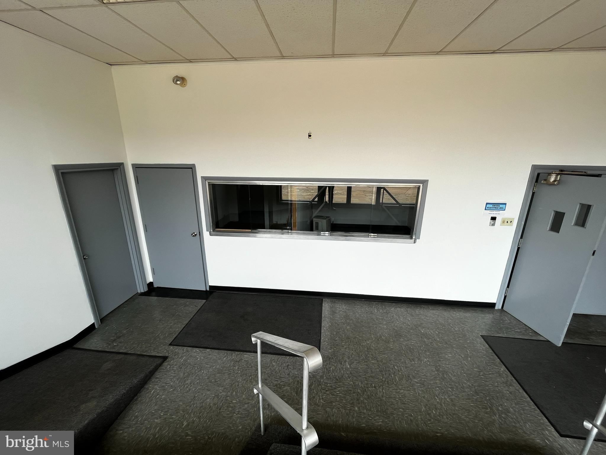 AIRPORT BSNS CMPUS - Commercial Lease