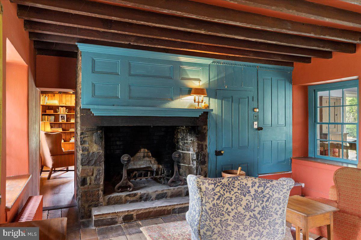 TOP OF THE HILL - Residential