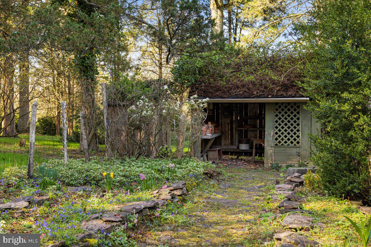 TOP OF THE HILL - Residential