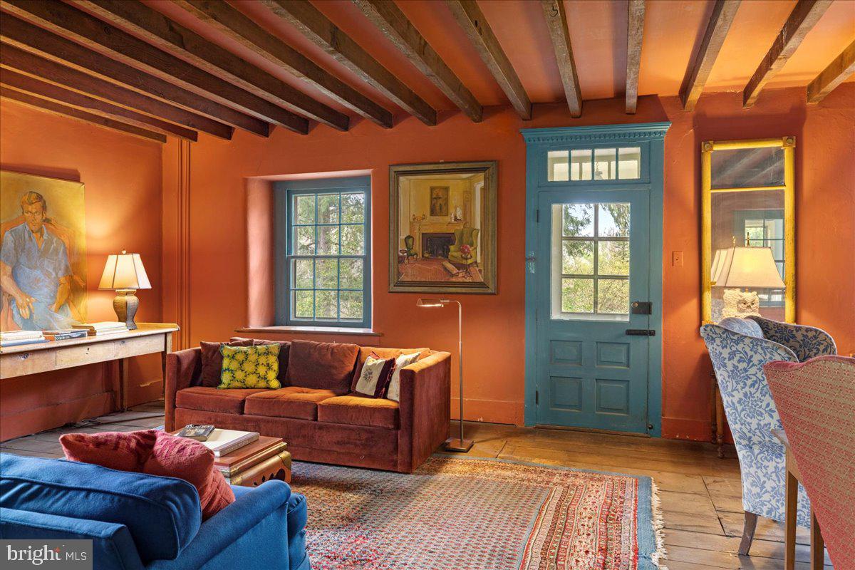 TOP OF THE HILL - Residential