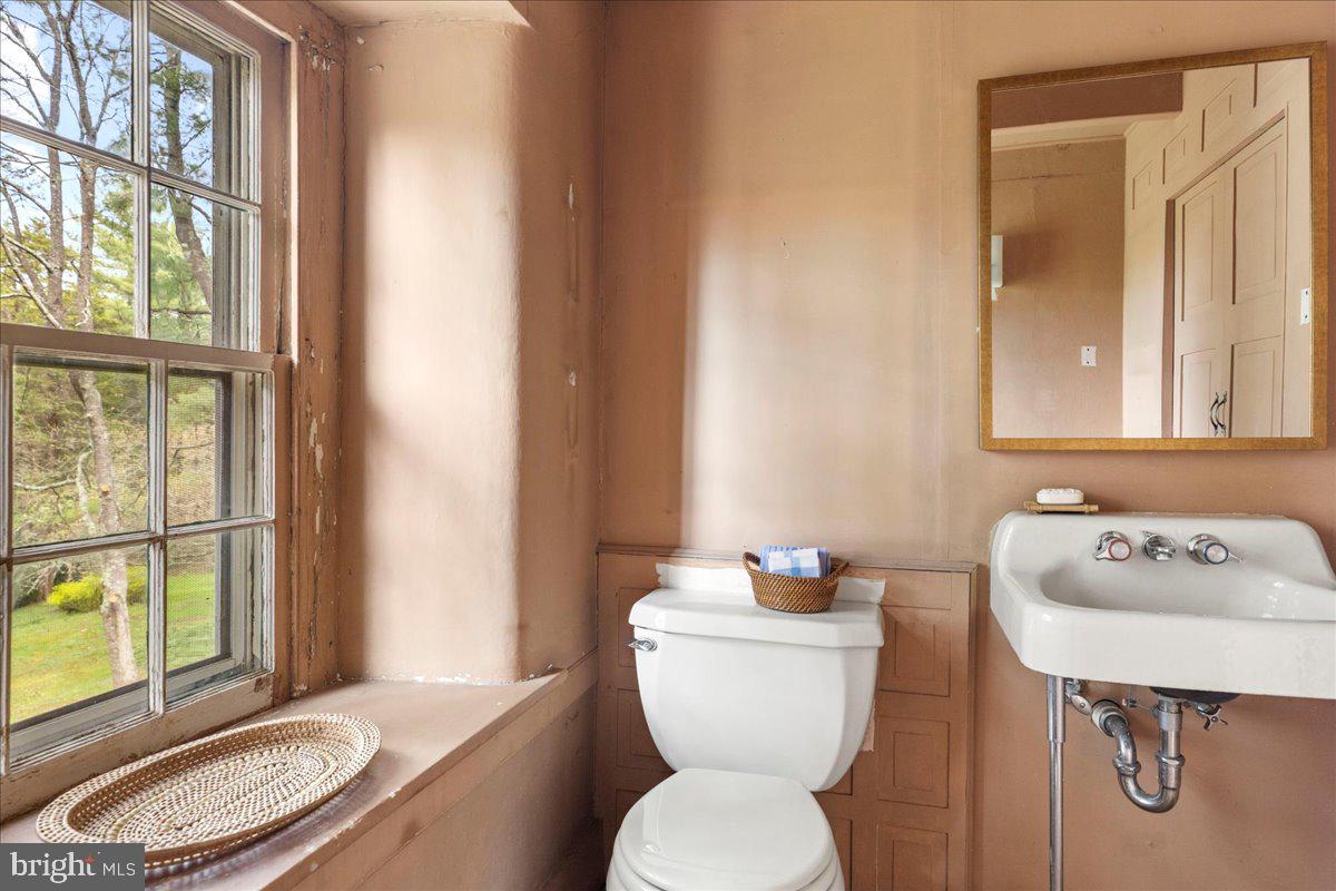 TOP OF THE HILL - Residential