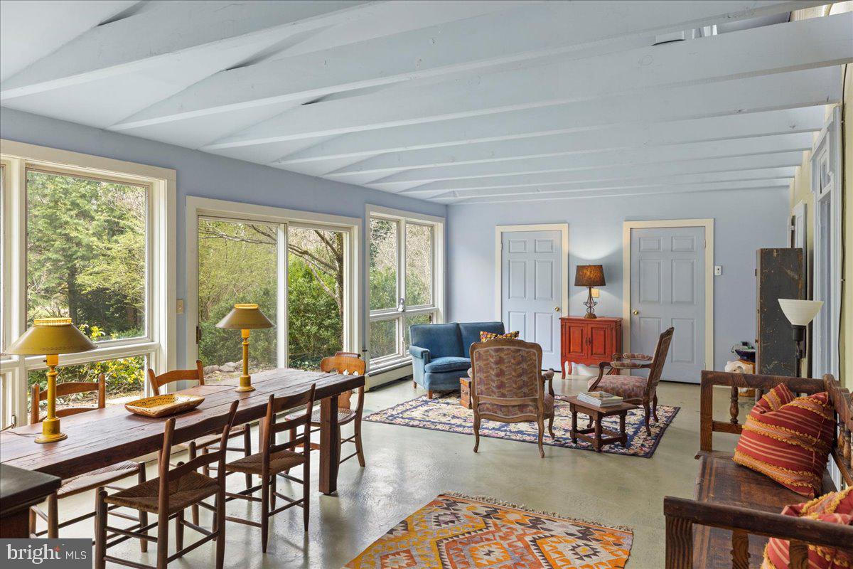 TOP OF THE HILL - Residential