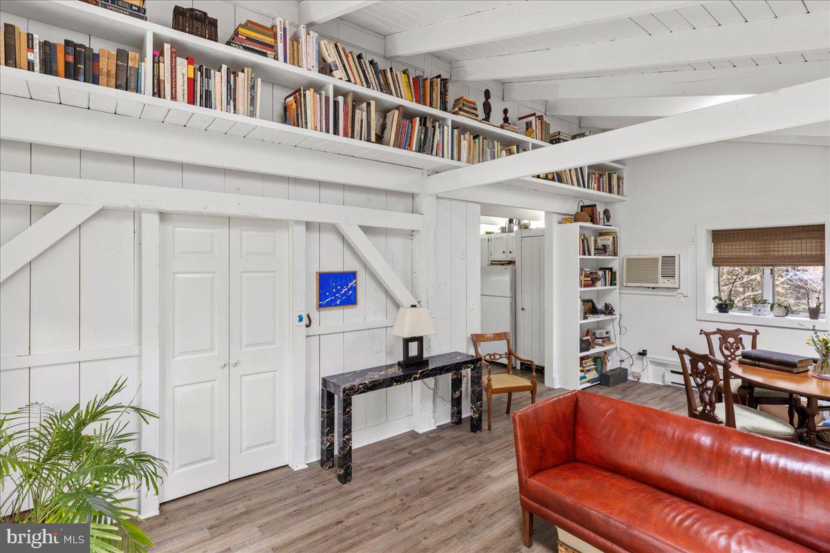 TOP OF THE HILL - Residential