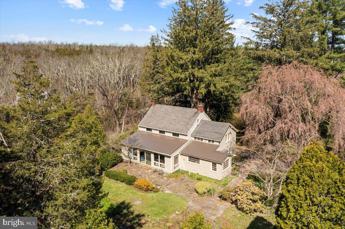 TOP OF THE HILL - Residential