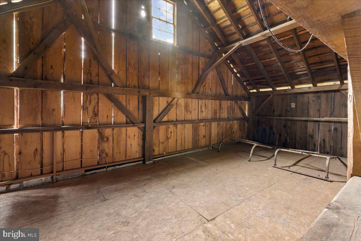 TOP OF THE HILL - Residential