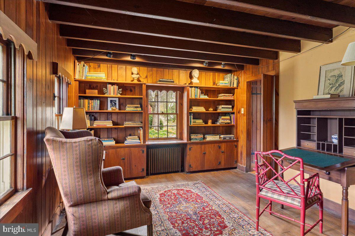 TOP OF THE HILL - Residential