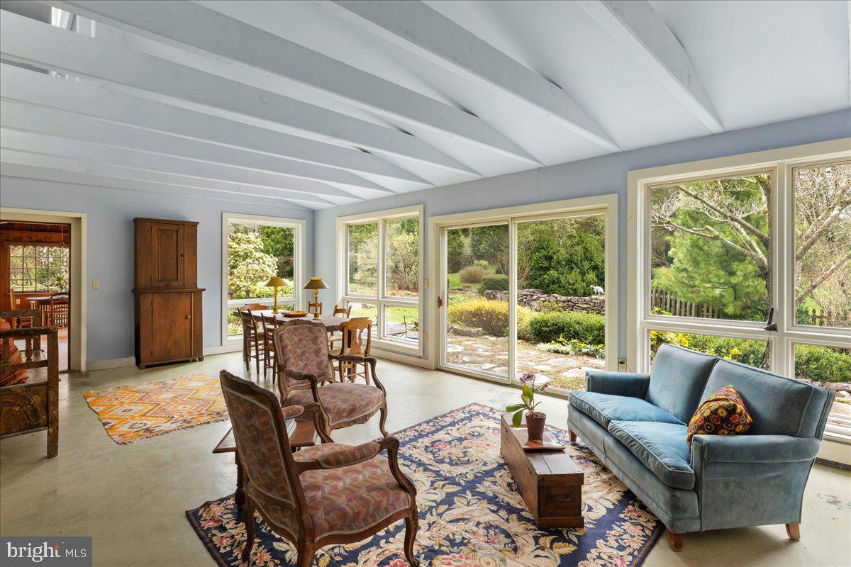 TOP OF THE HILL - Residential