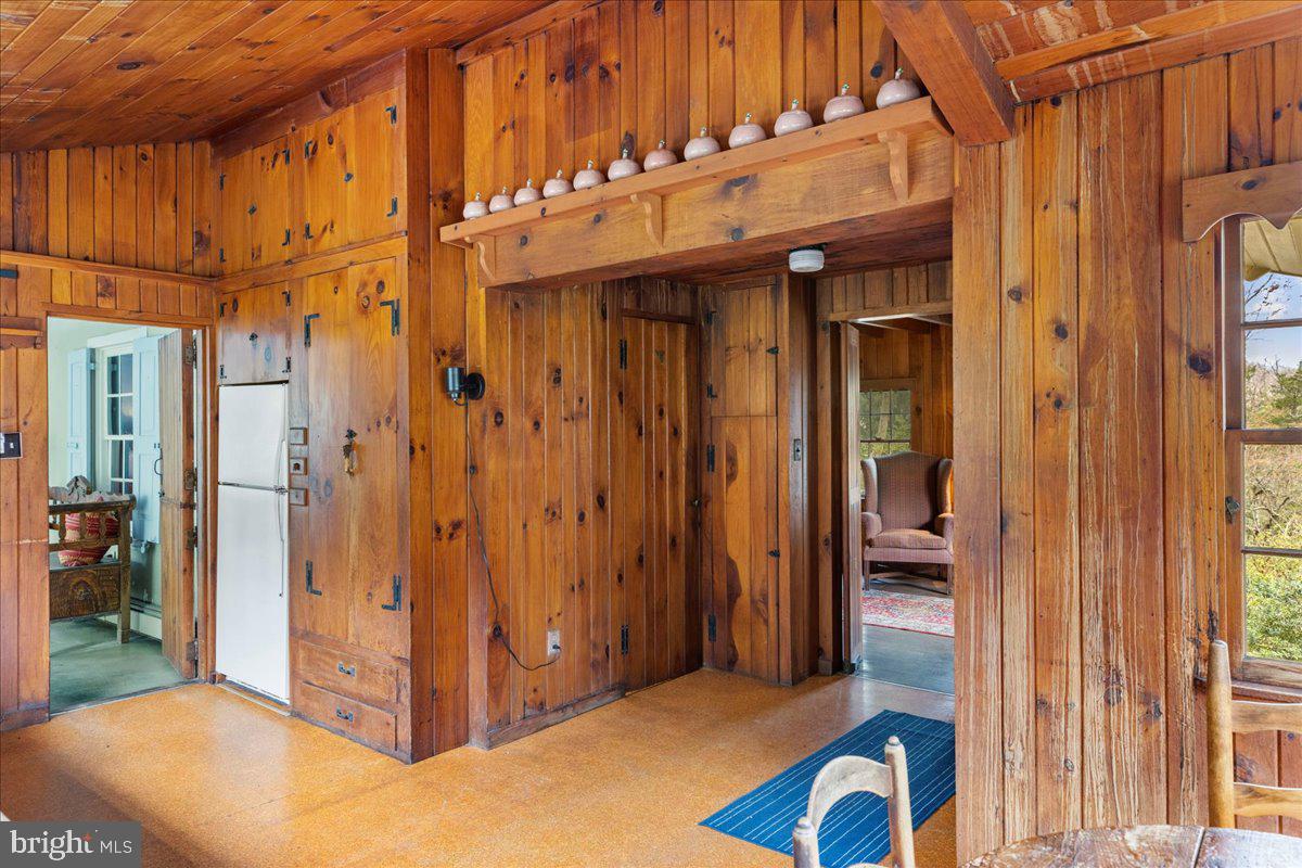 TOP OF THE HILL - Residential