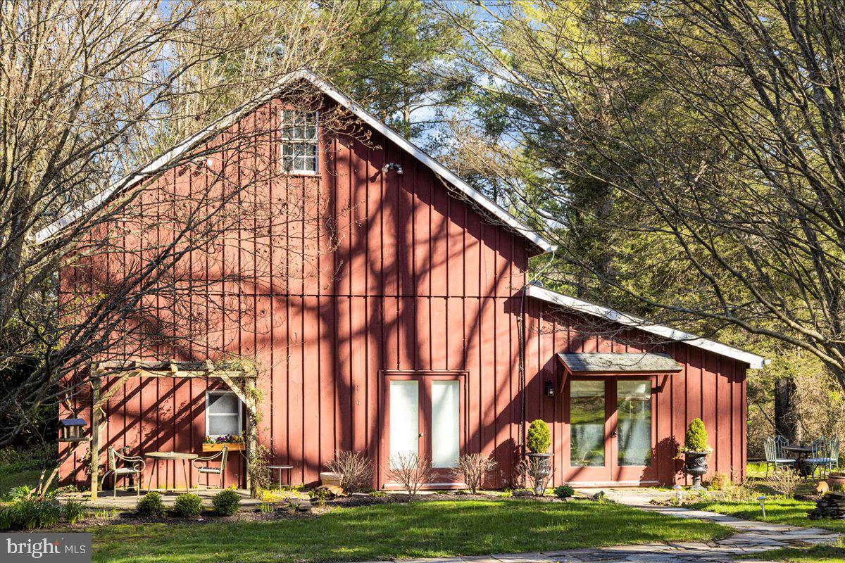 TOP OF THE HILL - Residential
